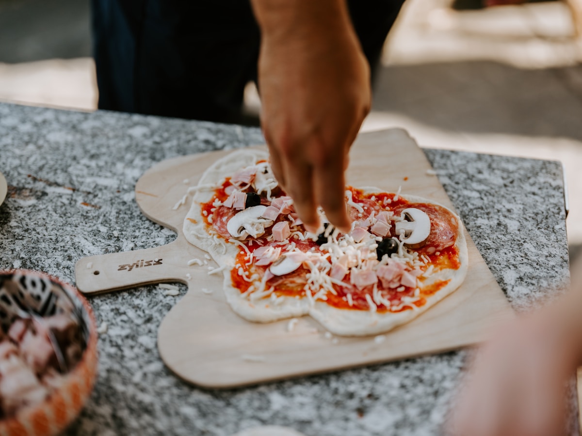 How Do I Create a Fun Book It Pizza Night at Home?