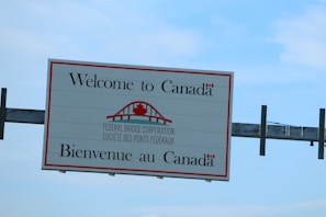 Welcome to canada! bienvenue au canada!