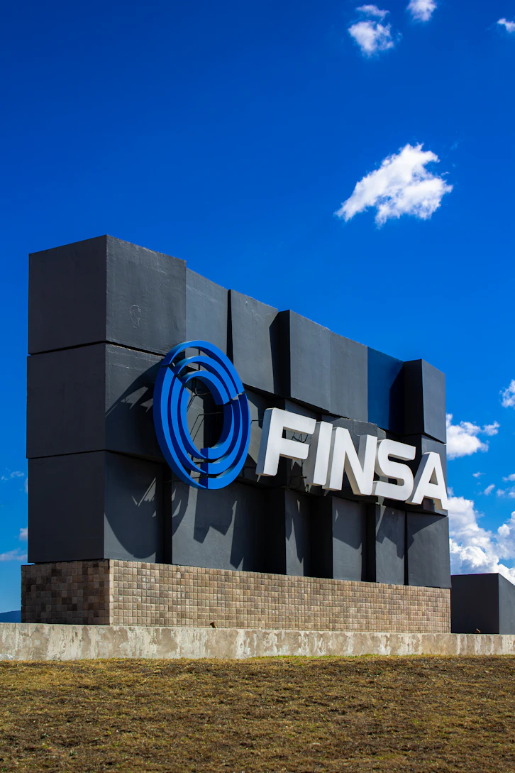 The finsa sign stands prominently against a blue sky.
