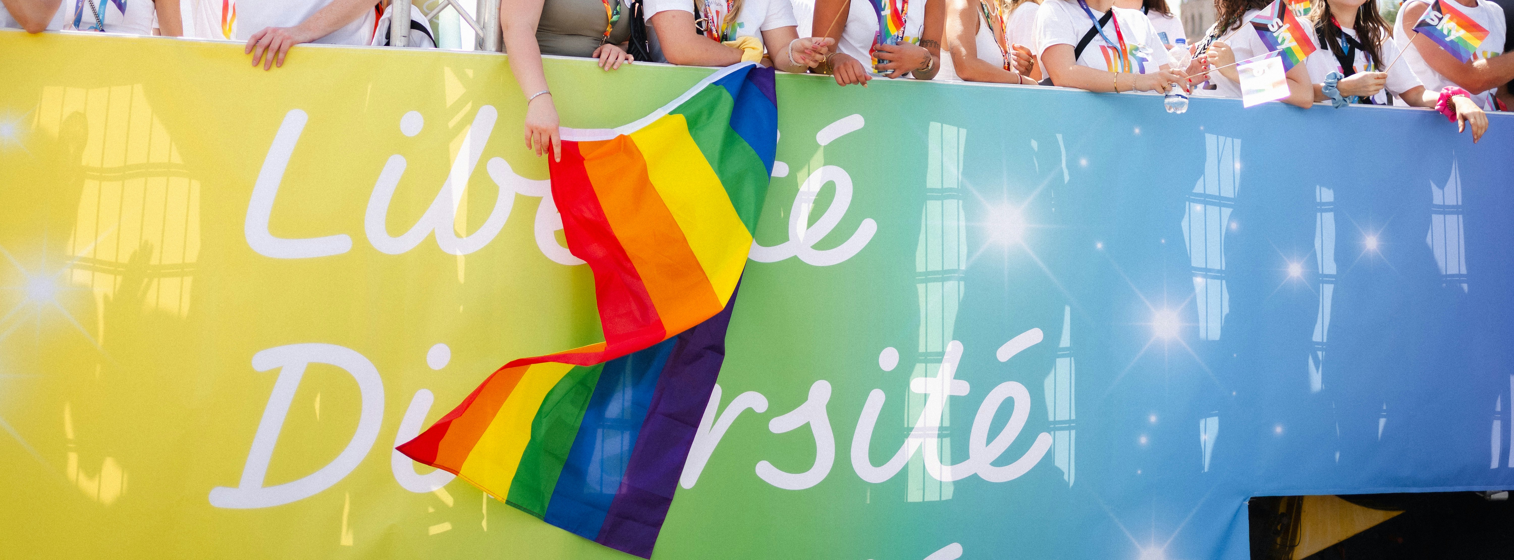 Fotomural Pride flag and sign celebrating diversity and liberty