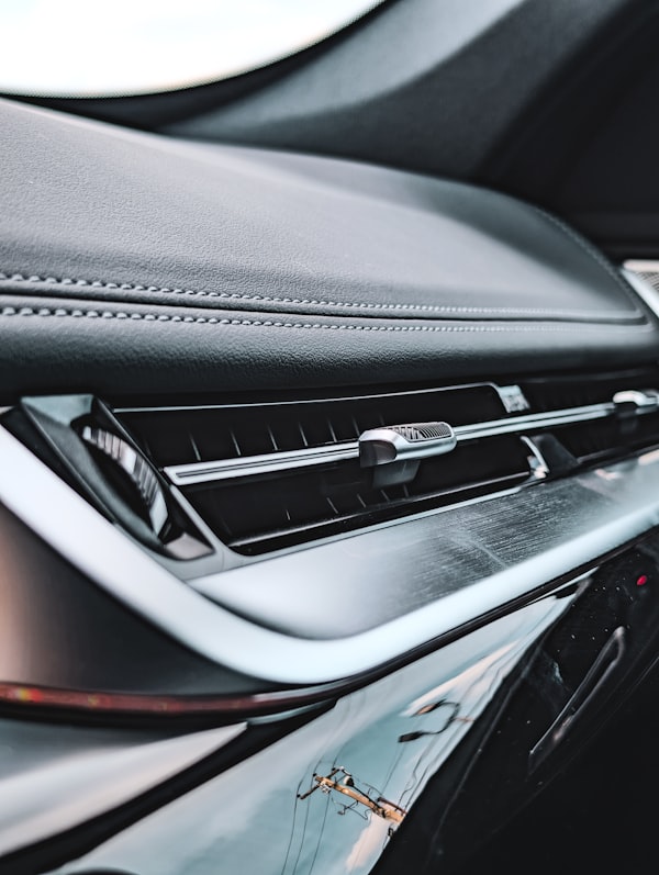 Detail van een aircoventilatie in een auto