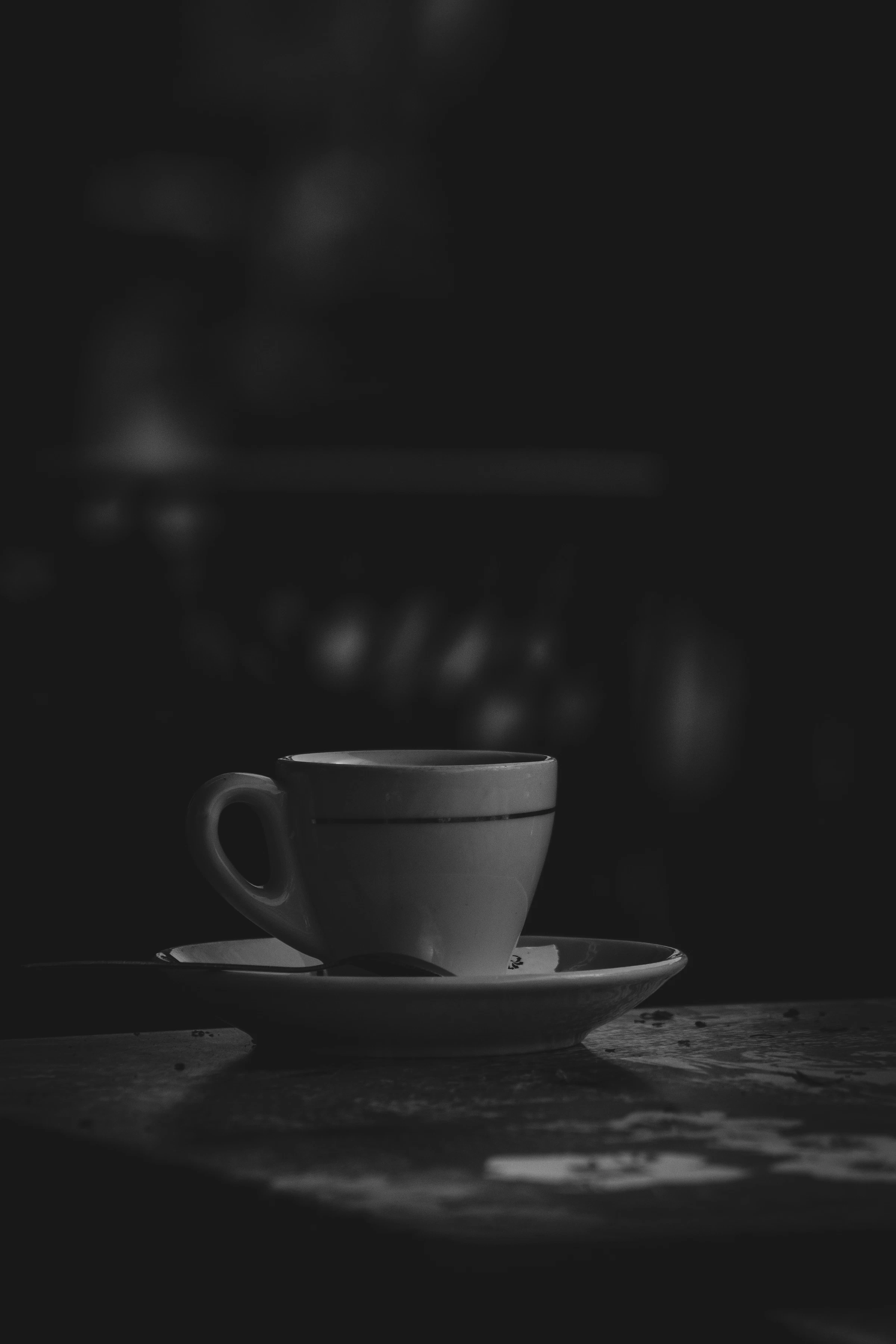 A coffee cup in dim chiaroscuro lighting
