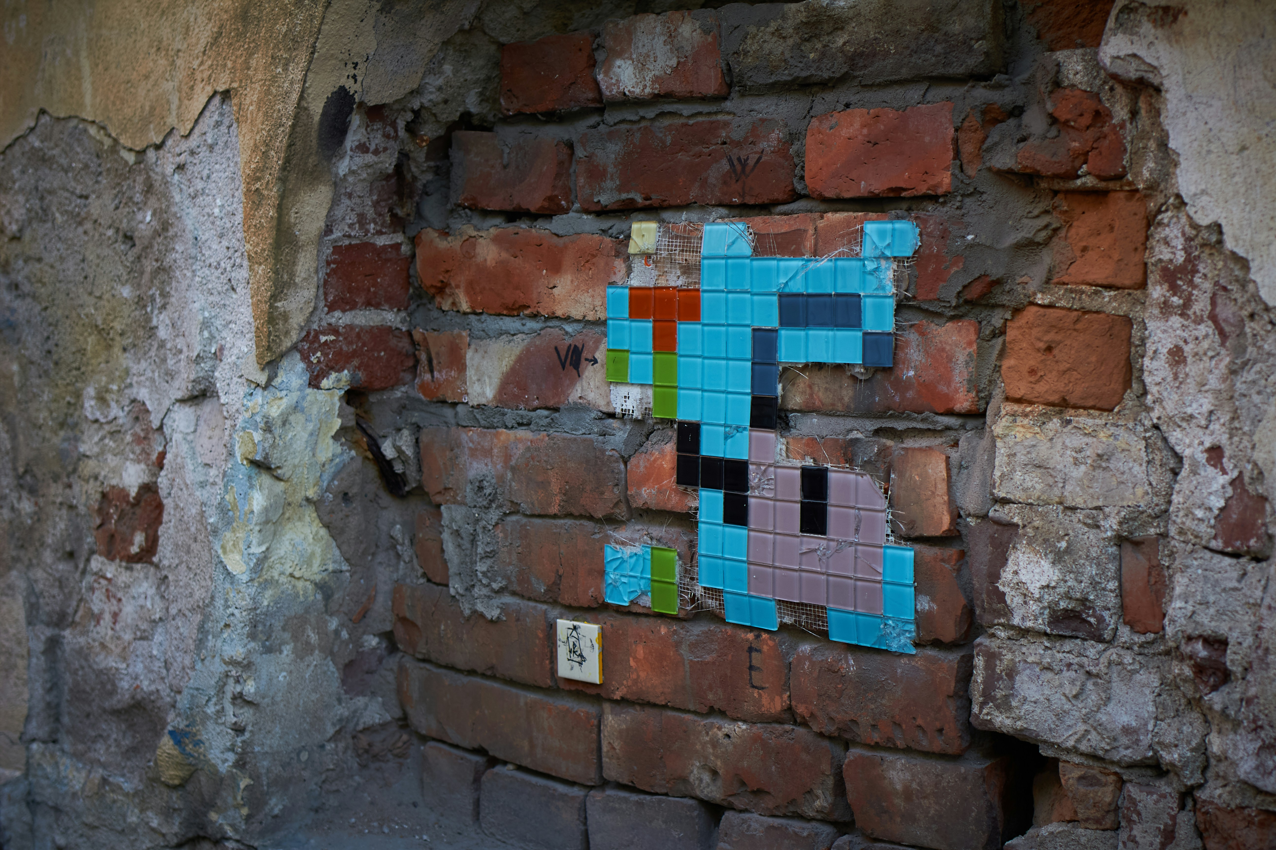 Pixel art creature is on a brick wall.