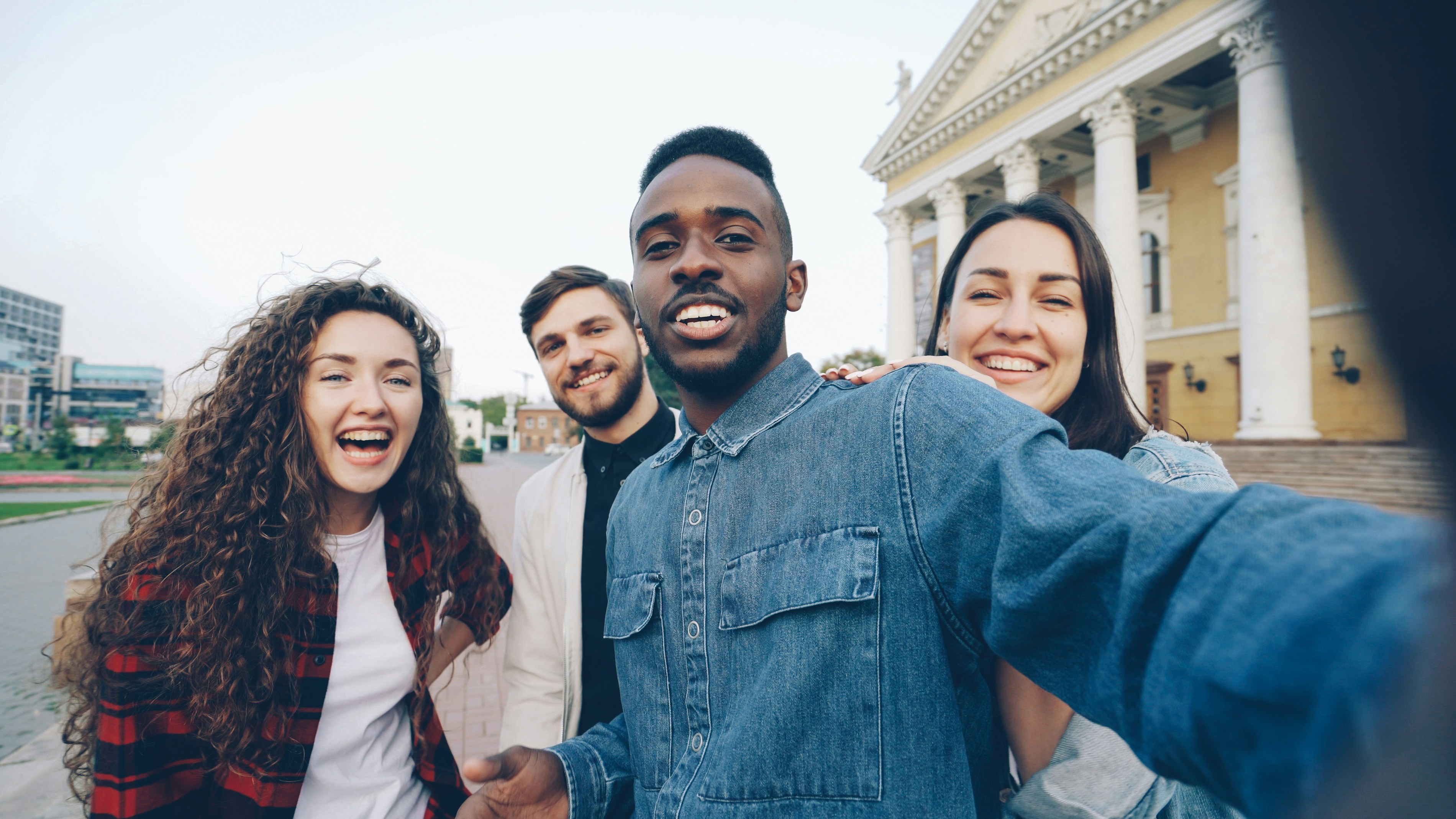 A group of friends takes a cheerful selfie.