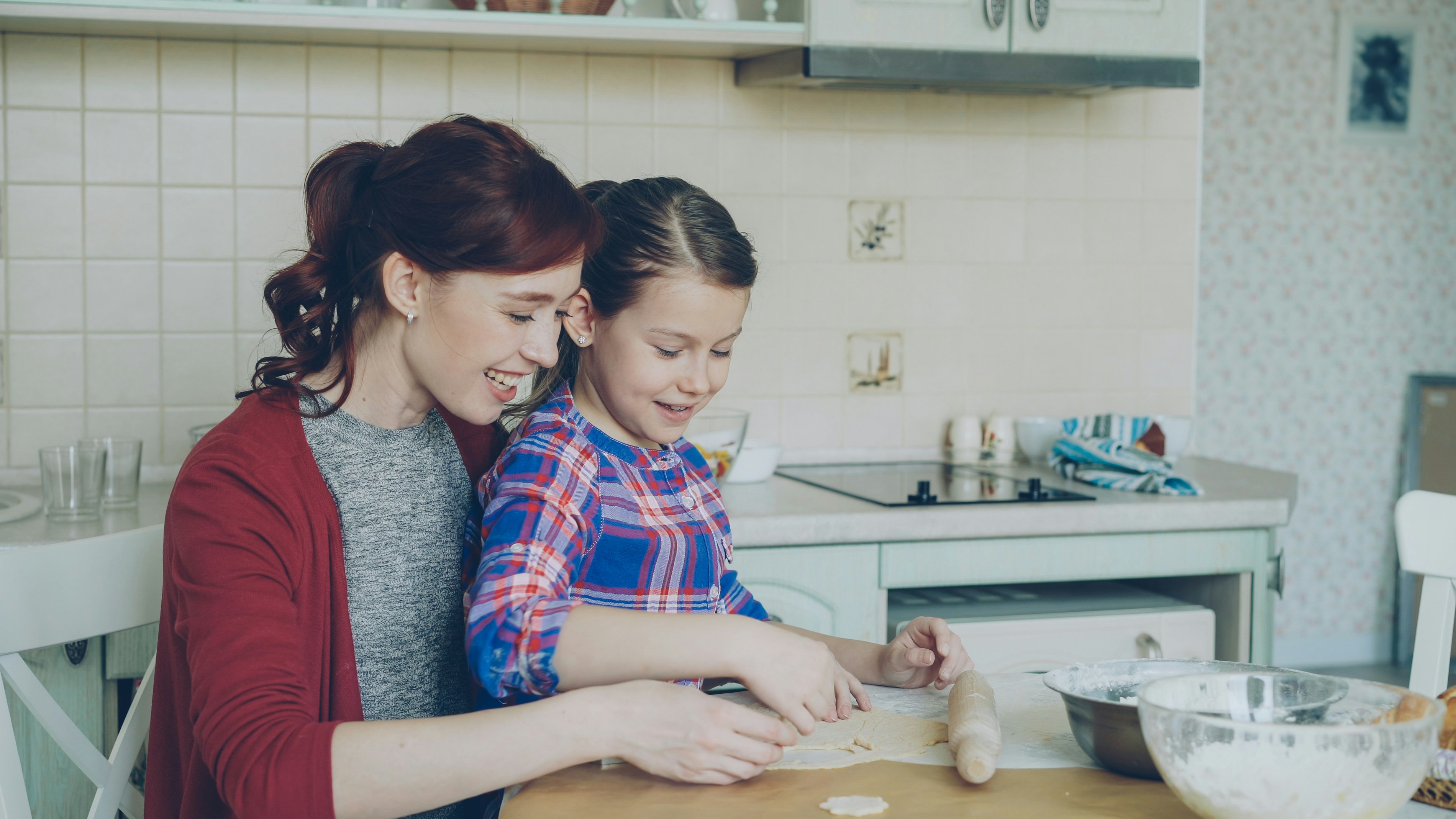 The Smart Mom's Guide to Holiday Baking with Kids: Create Memories Without the Kitchen Chaos