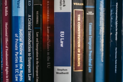 Books about law are neatly arranged on a shelf.