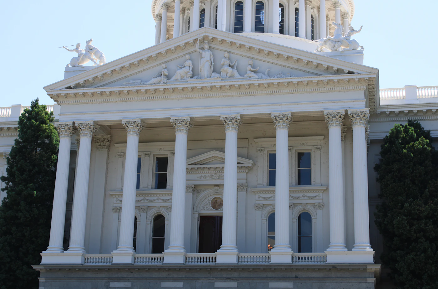Courthouse steps representing enforcement of officer rights