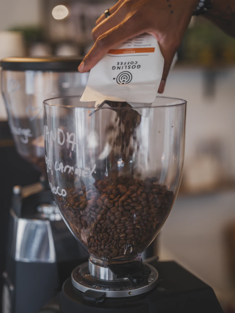 月配・400g／月（2 包 200g）：一支常青款＋一支當月輪替，比單買同量（約 846 元）省 10%