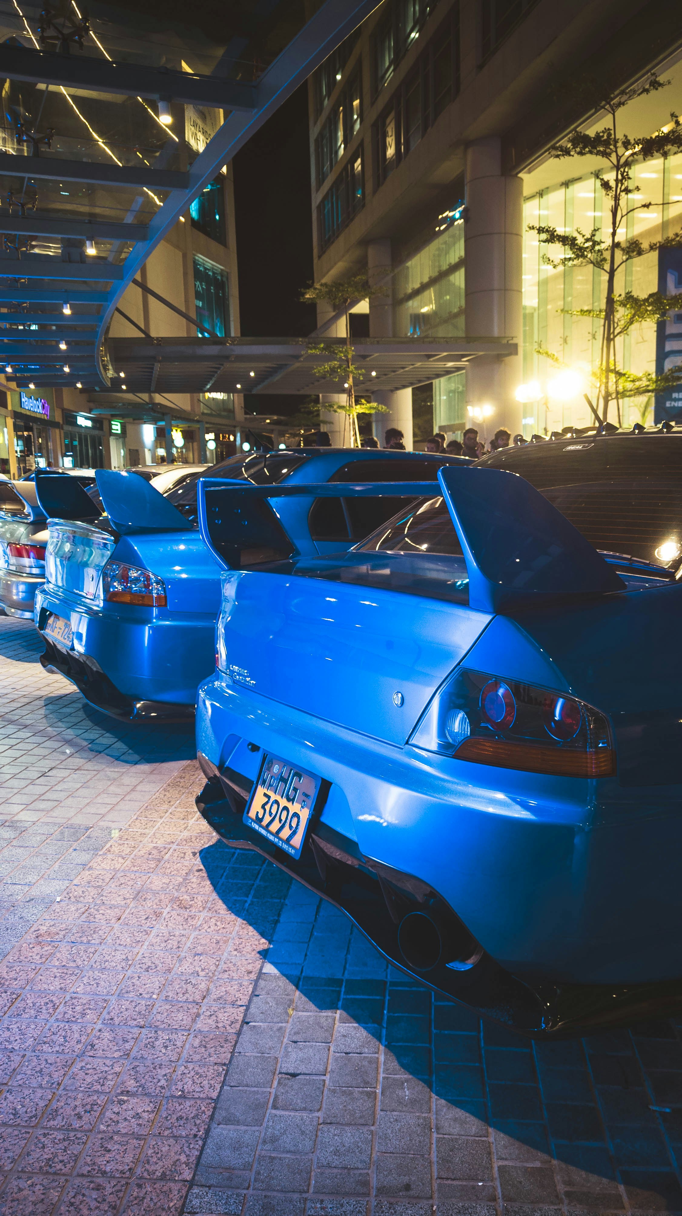 Mitsubishi Evo IX street night, ilustrasi artikel Mitsubishi Lancer Evolution IX: Download the Ultimate Street King Wallpapers 1