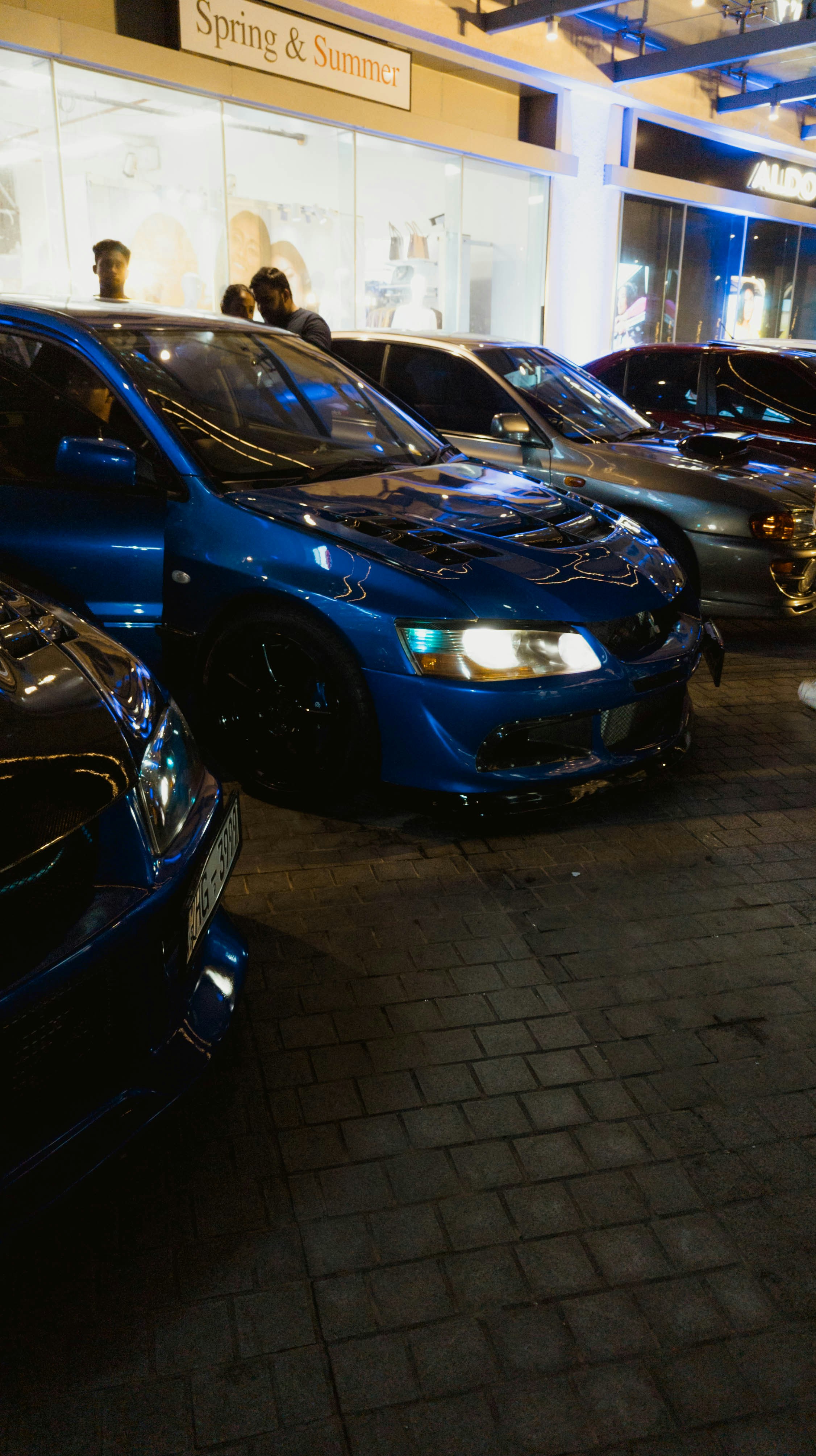 Mitsubishi Evo IX street night, ilustrasi artikel Mitsubishi Lancer Evolution IX: Download the Ultimate Street King Wallpapers 3