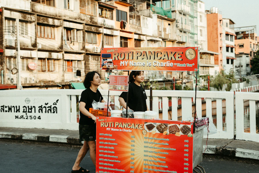 潑水節期間曼谷街頭的水戰場景