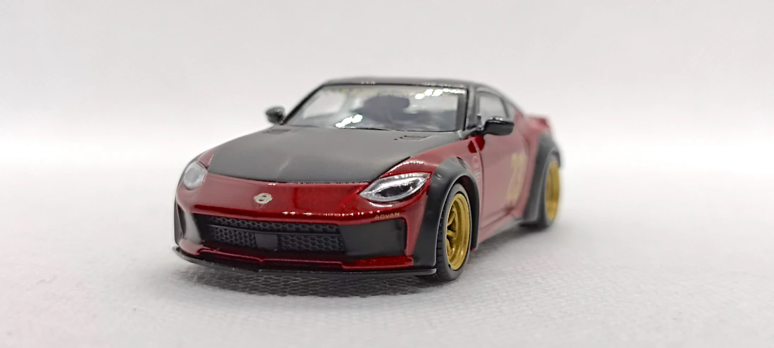 Machetă diecast de referință: Nissan Z LB Nation Works #737. Imagine ilustrativă, fără stoc confirmat.