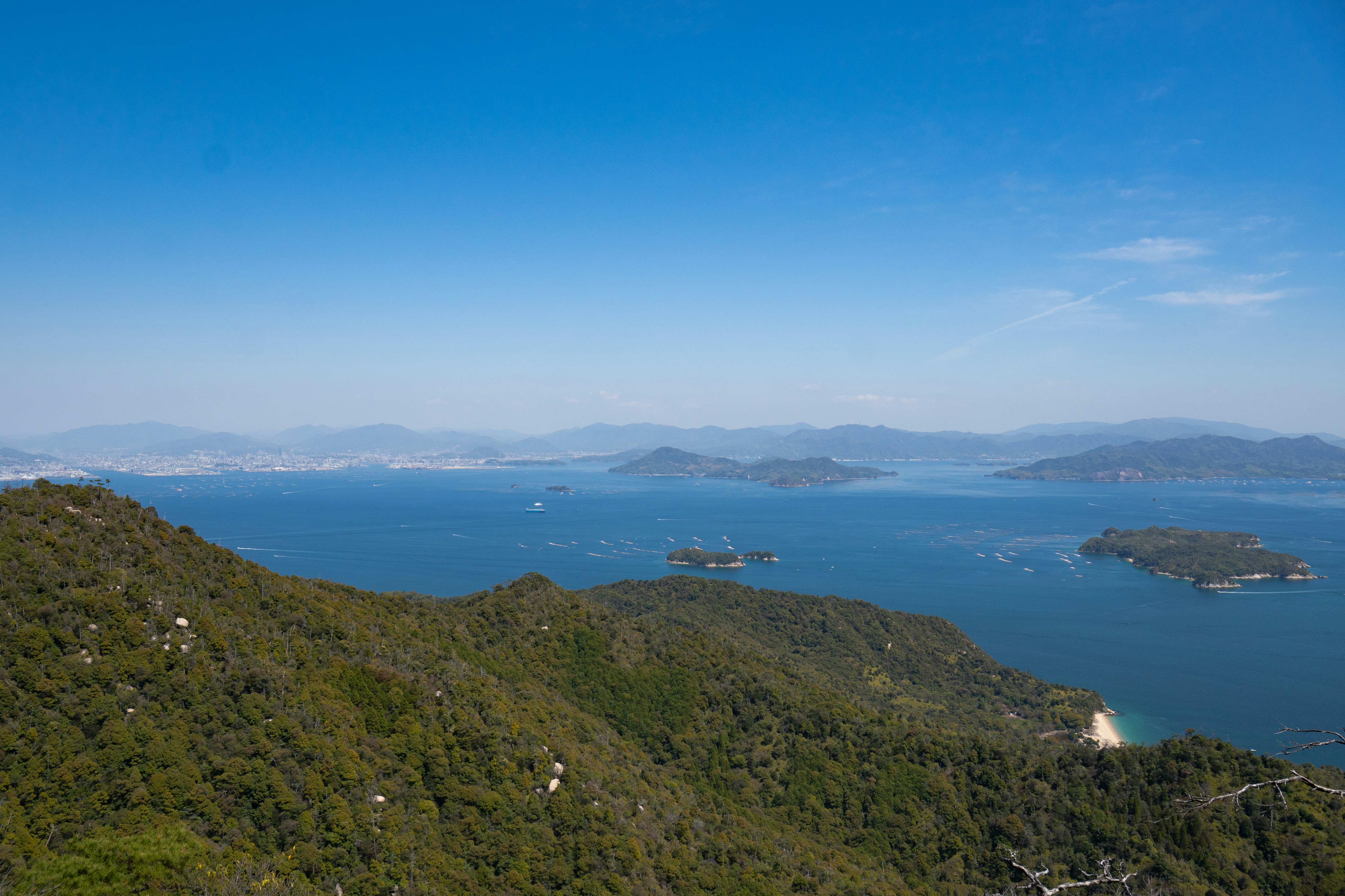 Photo by marcovockner