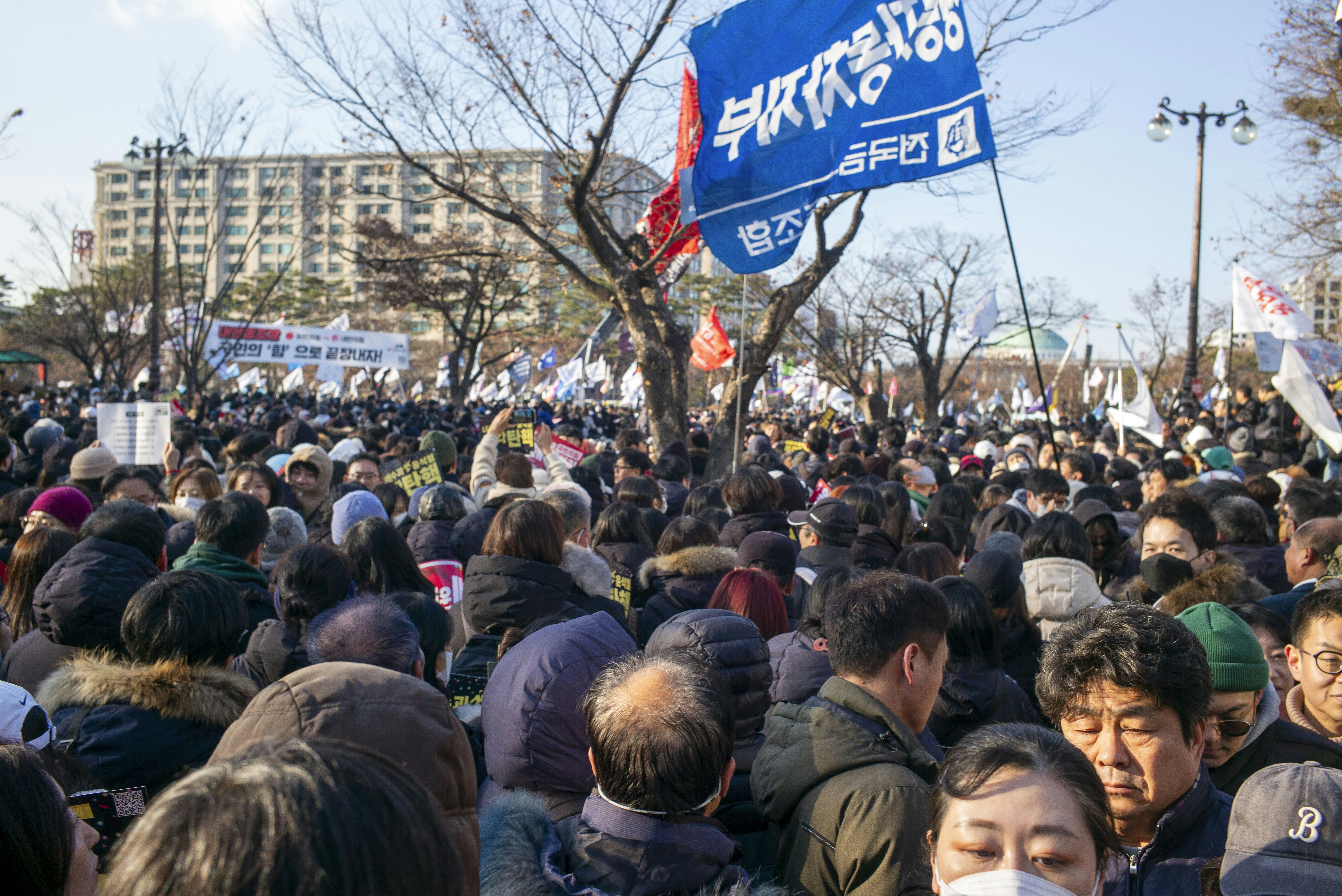 민주당 충북지사 후보에 신용한 확정! 노영민을 꺾고 결선 승리