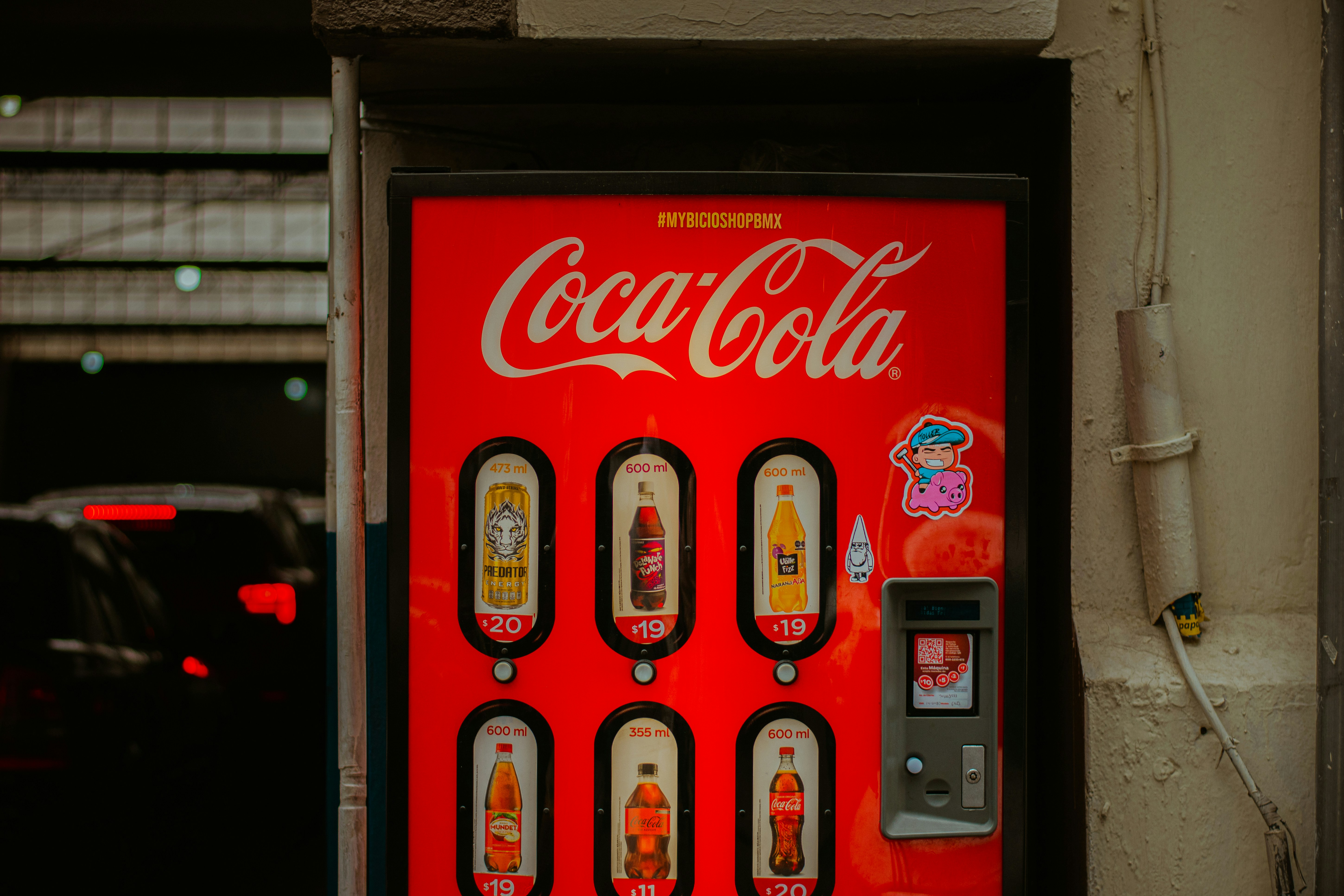 Coca-Cola 自動販売機 赤色 楽天市場】コカ・コーラ 自動販売機型 保冷庫 冷蔵庫 レトロ