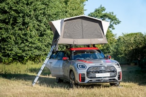 Cascadia Vehicle Tents MP1 rooftop tent on 4Runner