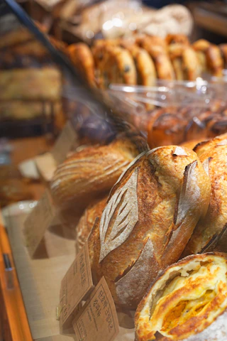 Freshly baked bread is displayed in a bakery.