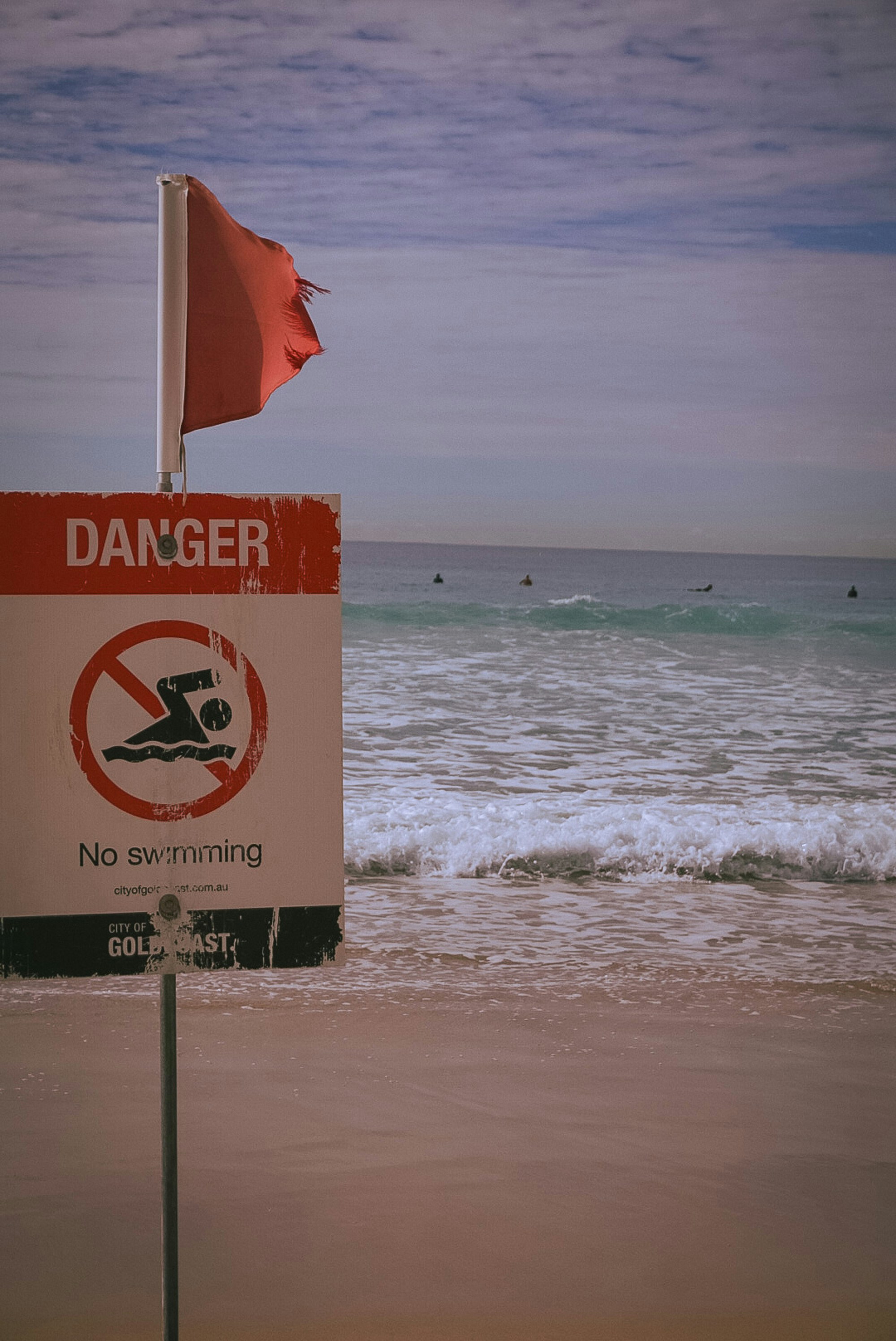 Danger: no swimming due to rough water.