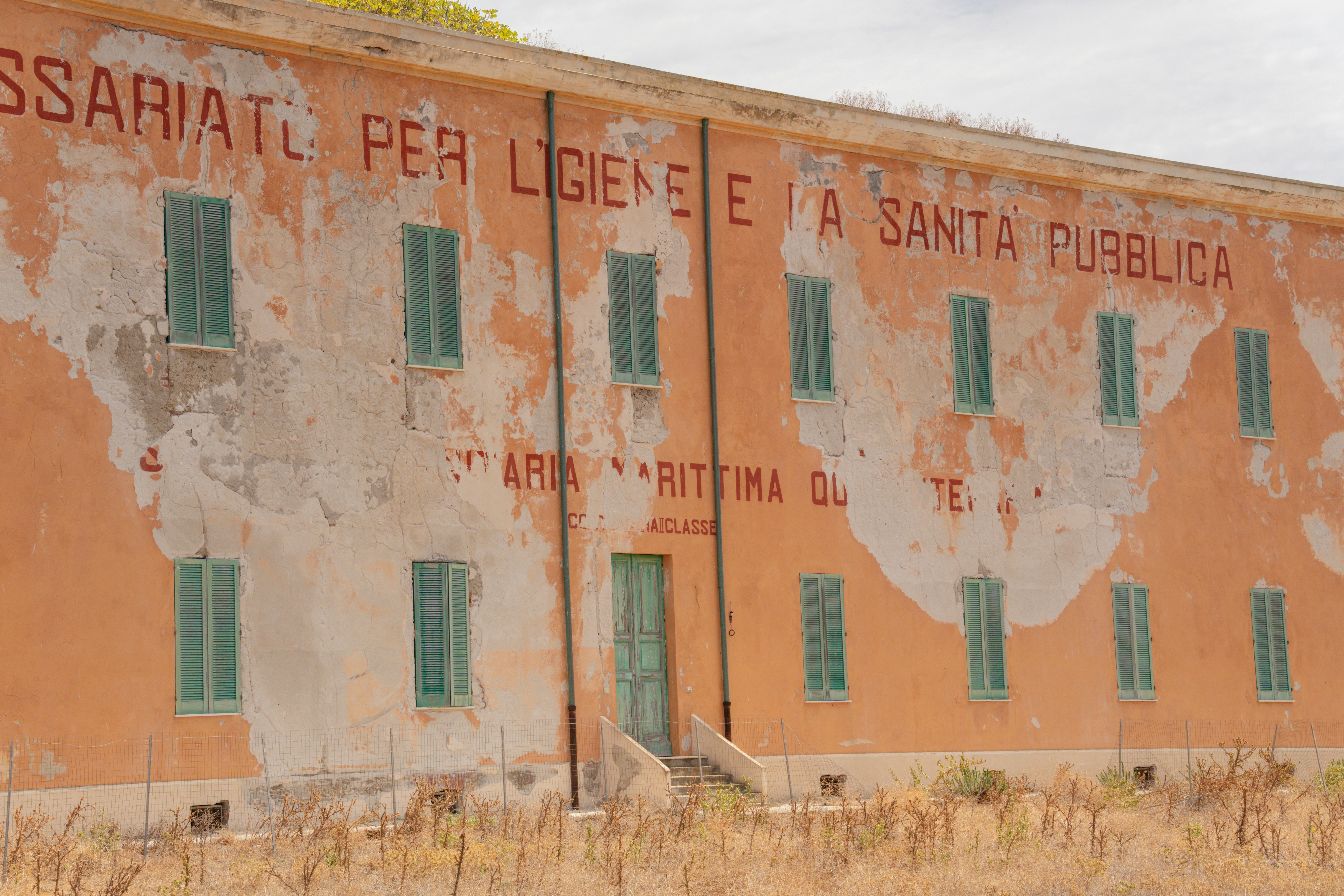 Istruzione a due velocità: quando la scuola pubblica lombarda diventa un lusso per pochi
