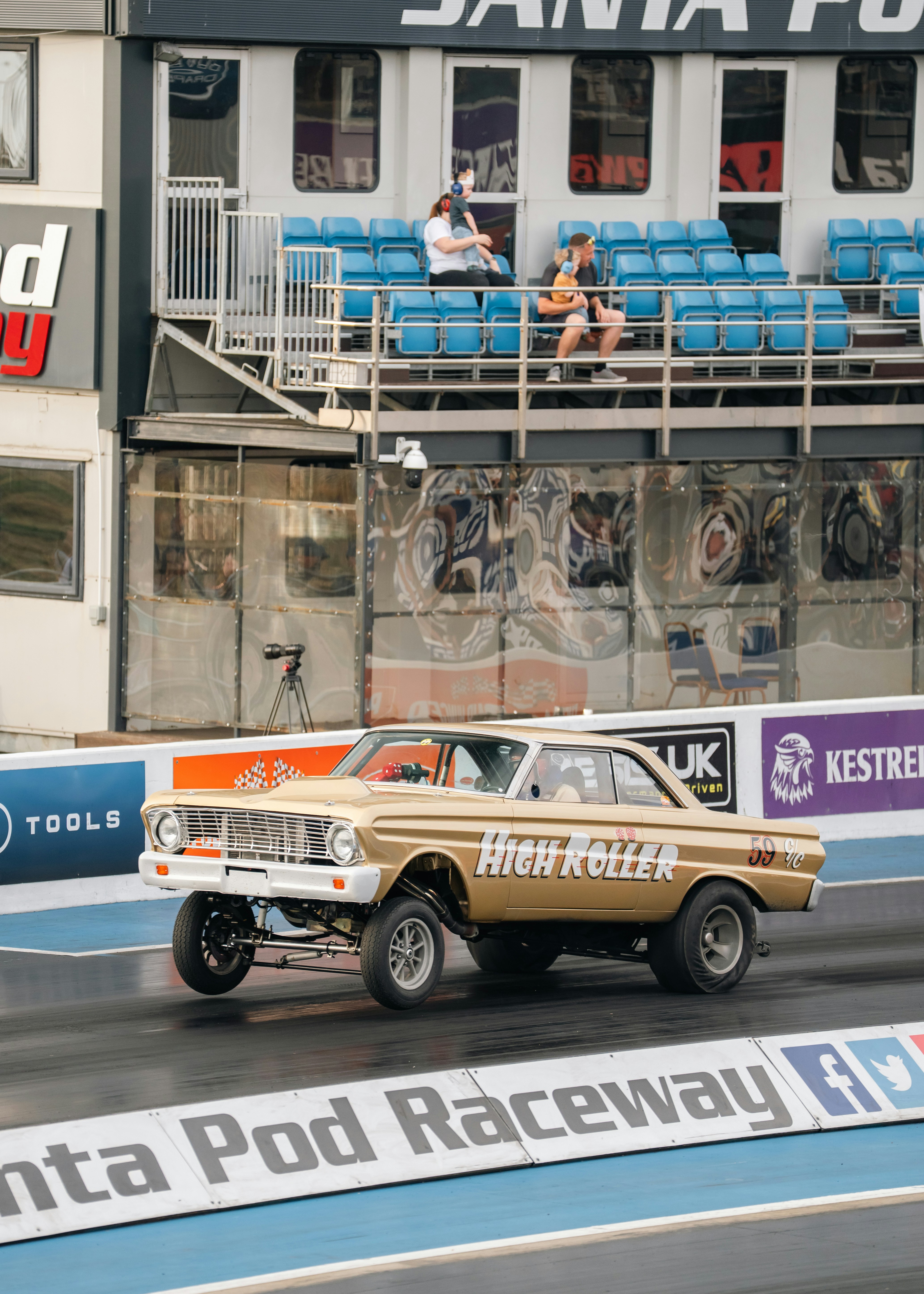 Los Coches Antiguos Aceleran