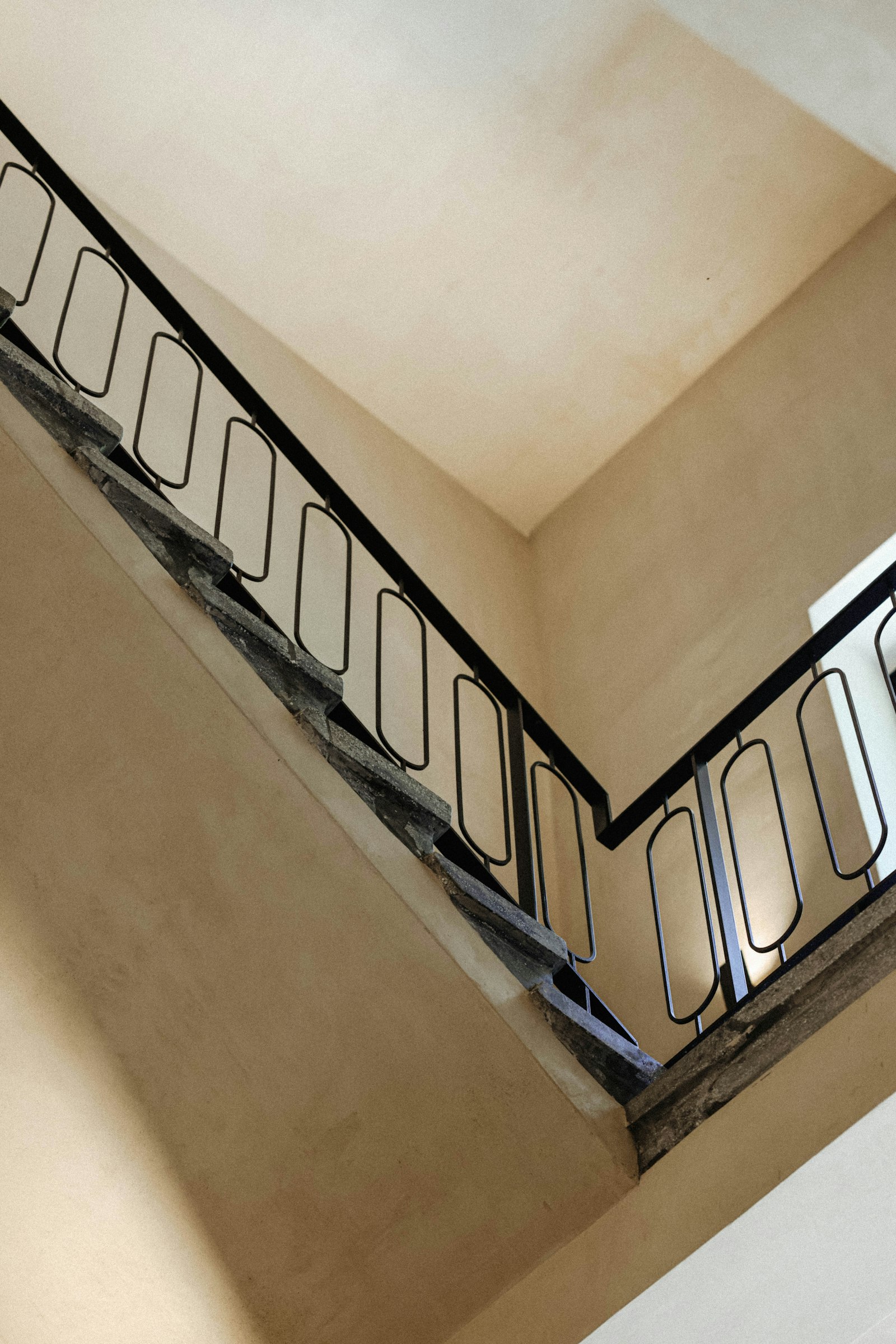 Modern staircase railing designs