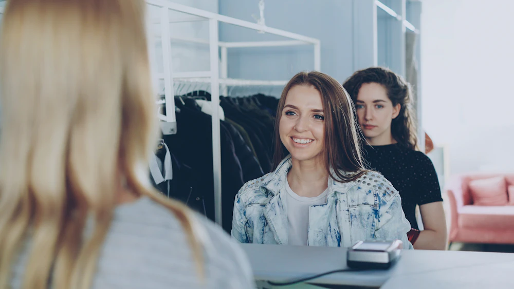 Atendimento em loja de moda