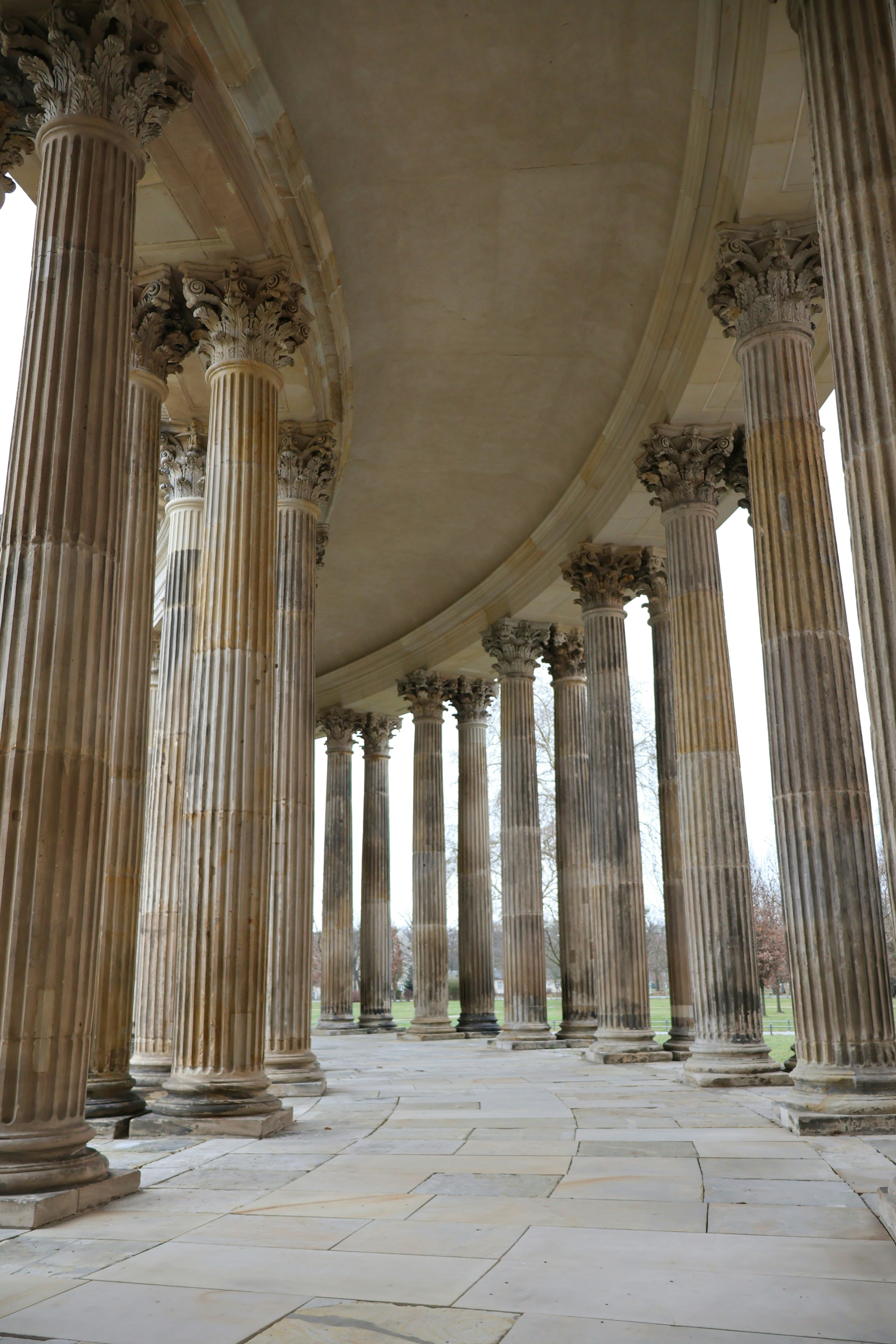 A series of ornate columns support a curved roof.