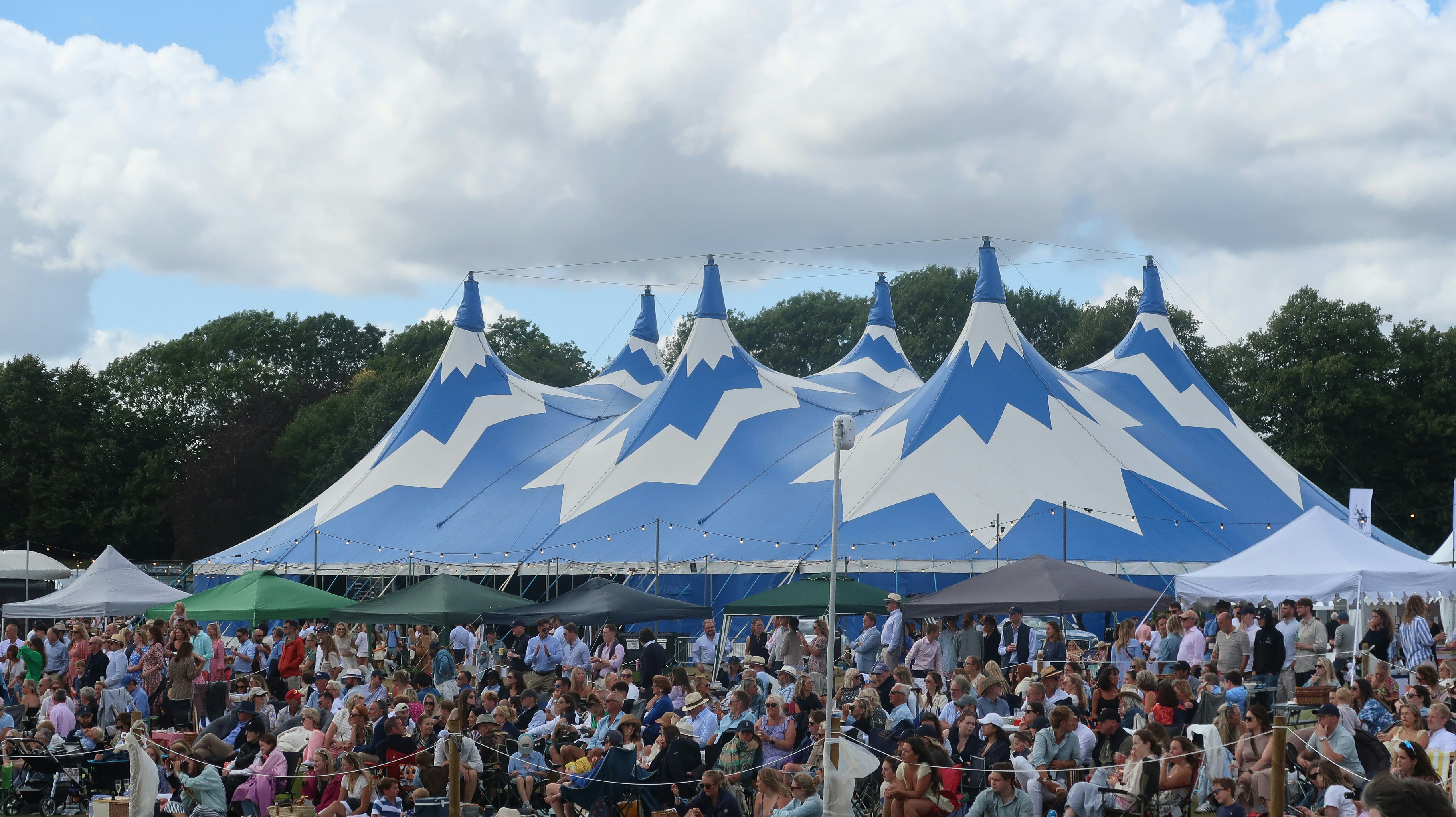 Avoid the Common Pitfalls: 5 Expert Tips for Setting Up Tents at Busy Events