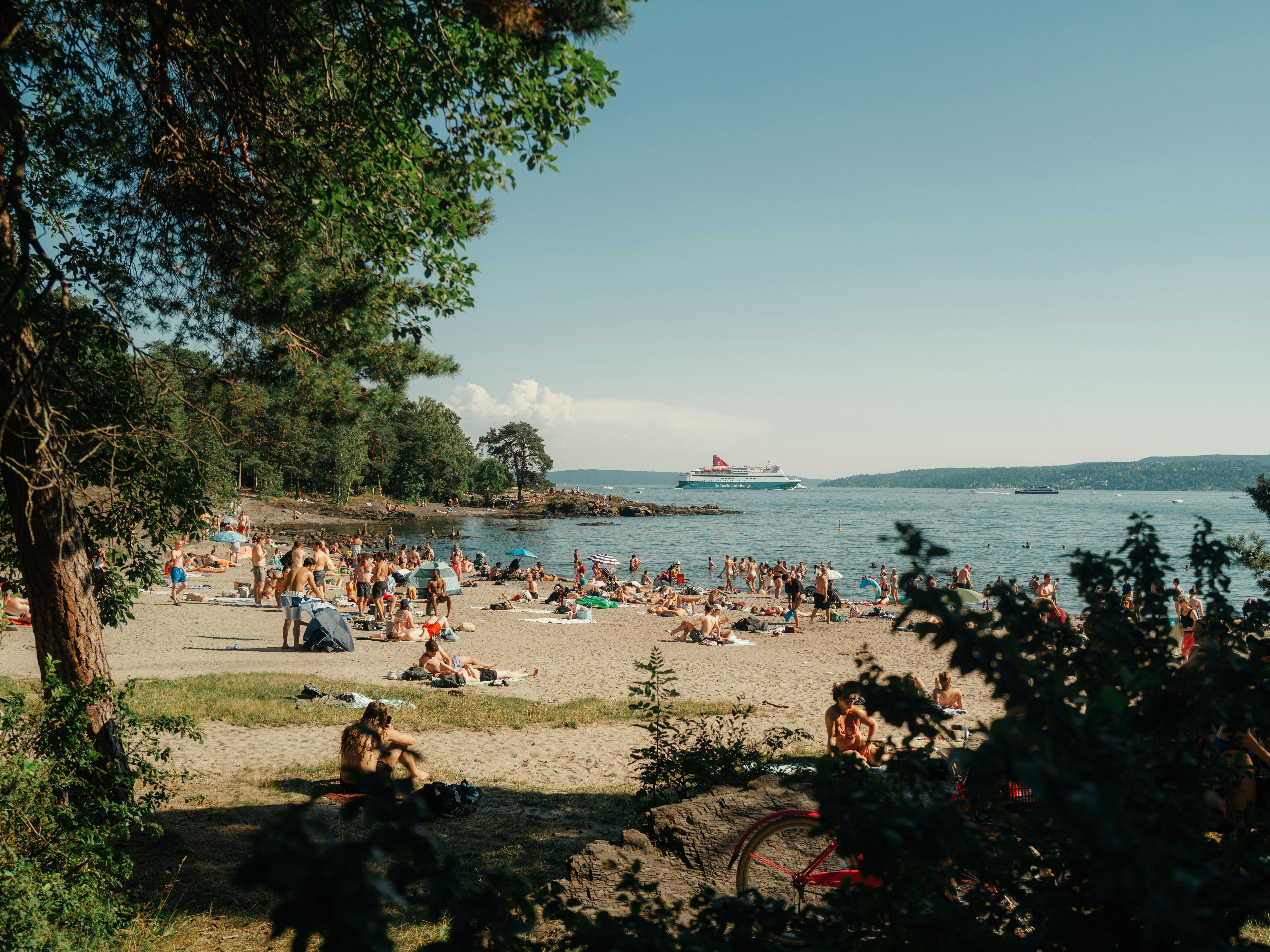 People enjoying a sunny day at Lilla Torg
