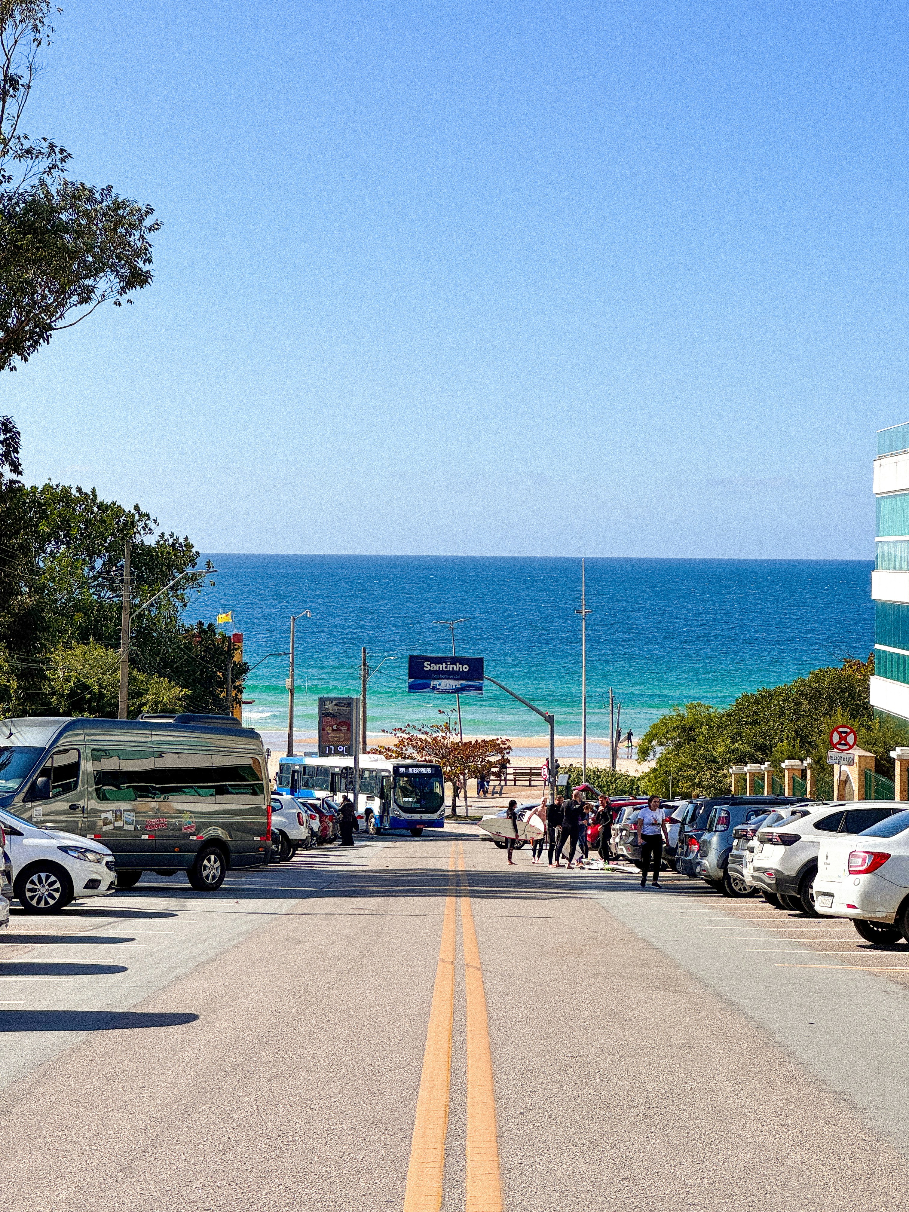 Descubra a Encantadora Praia do Santinho em Florianópolis