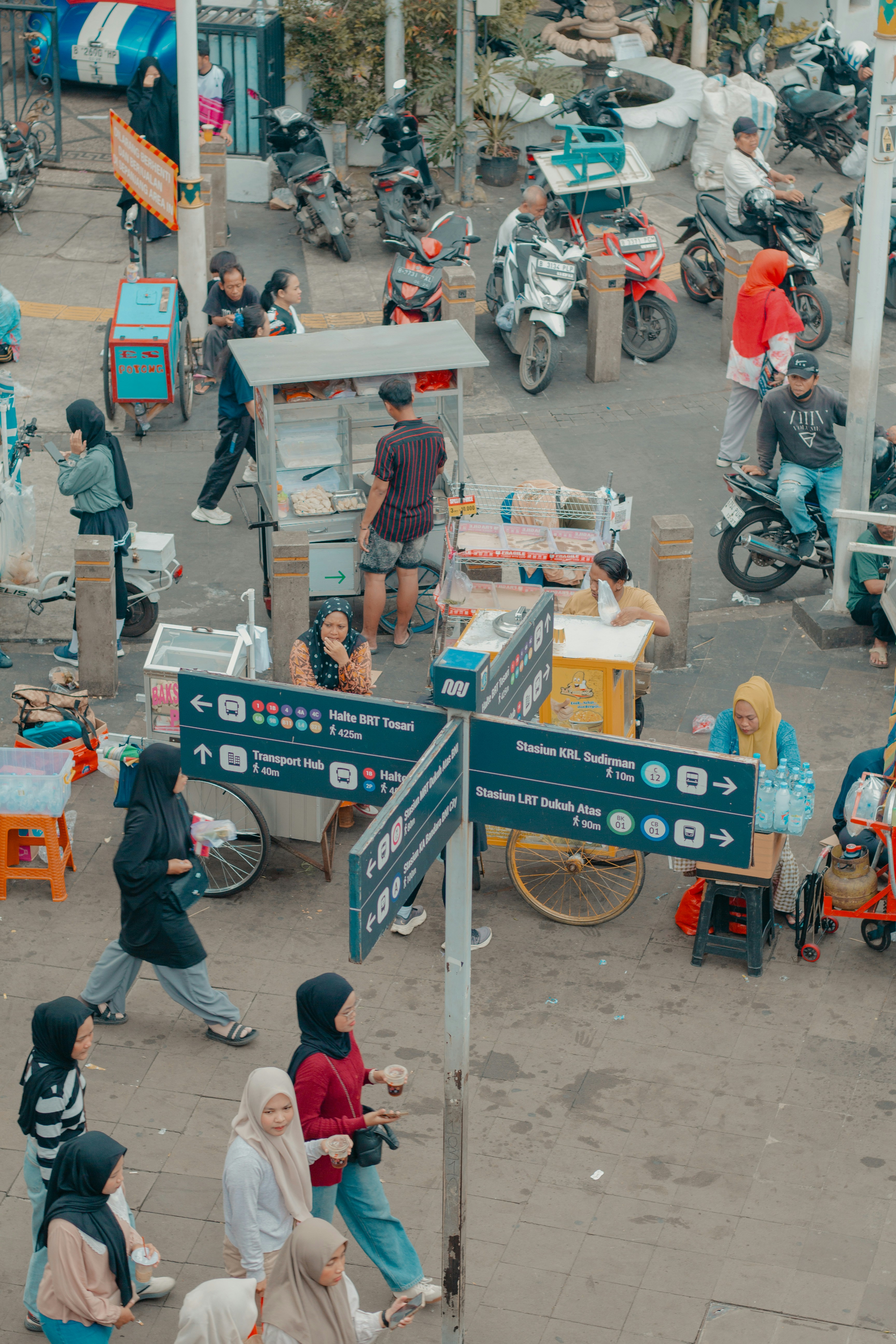 Mid-Range — IDR 800,000–1,500,000/day