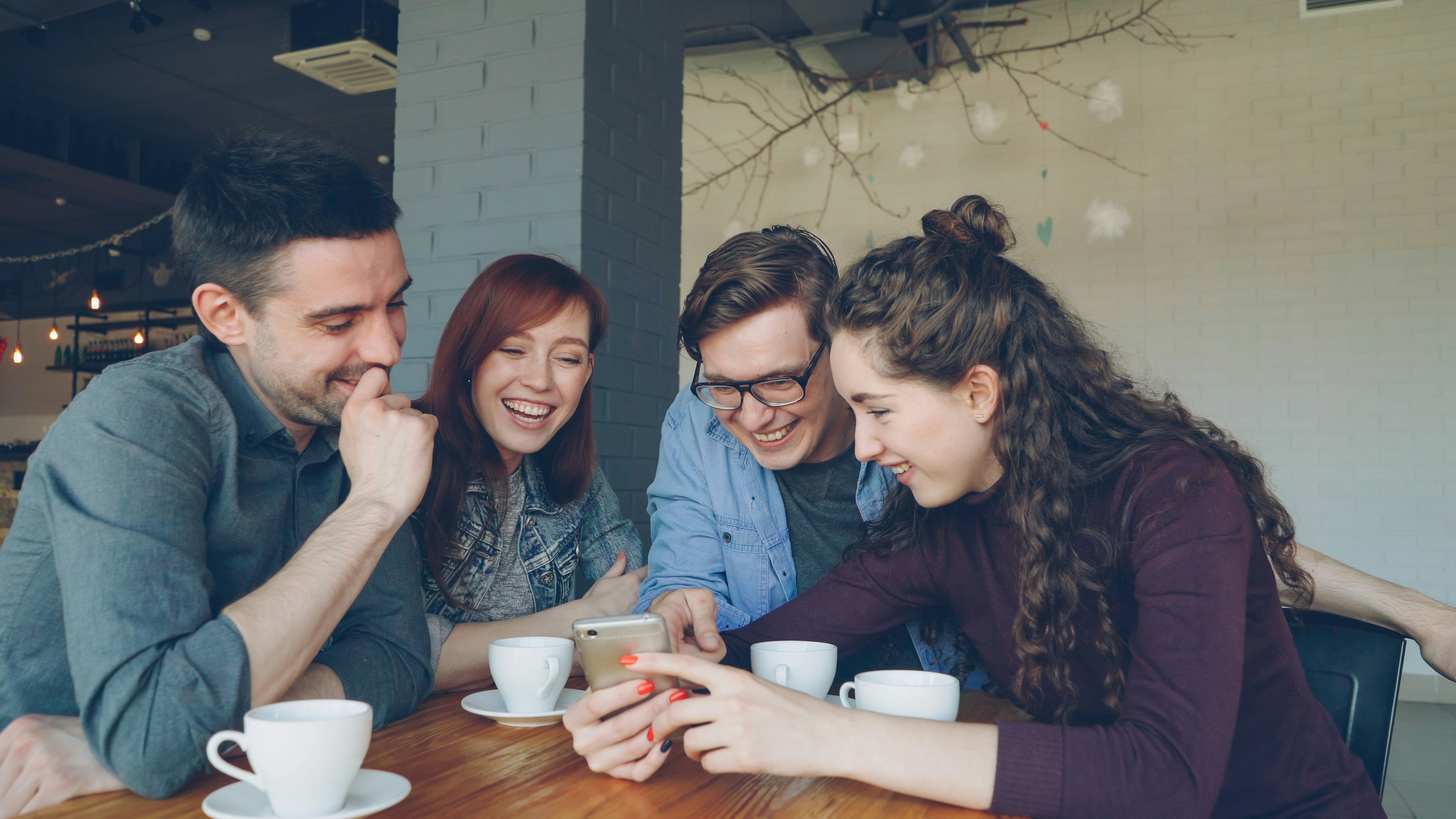 گفتگوی دوستانه