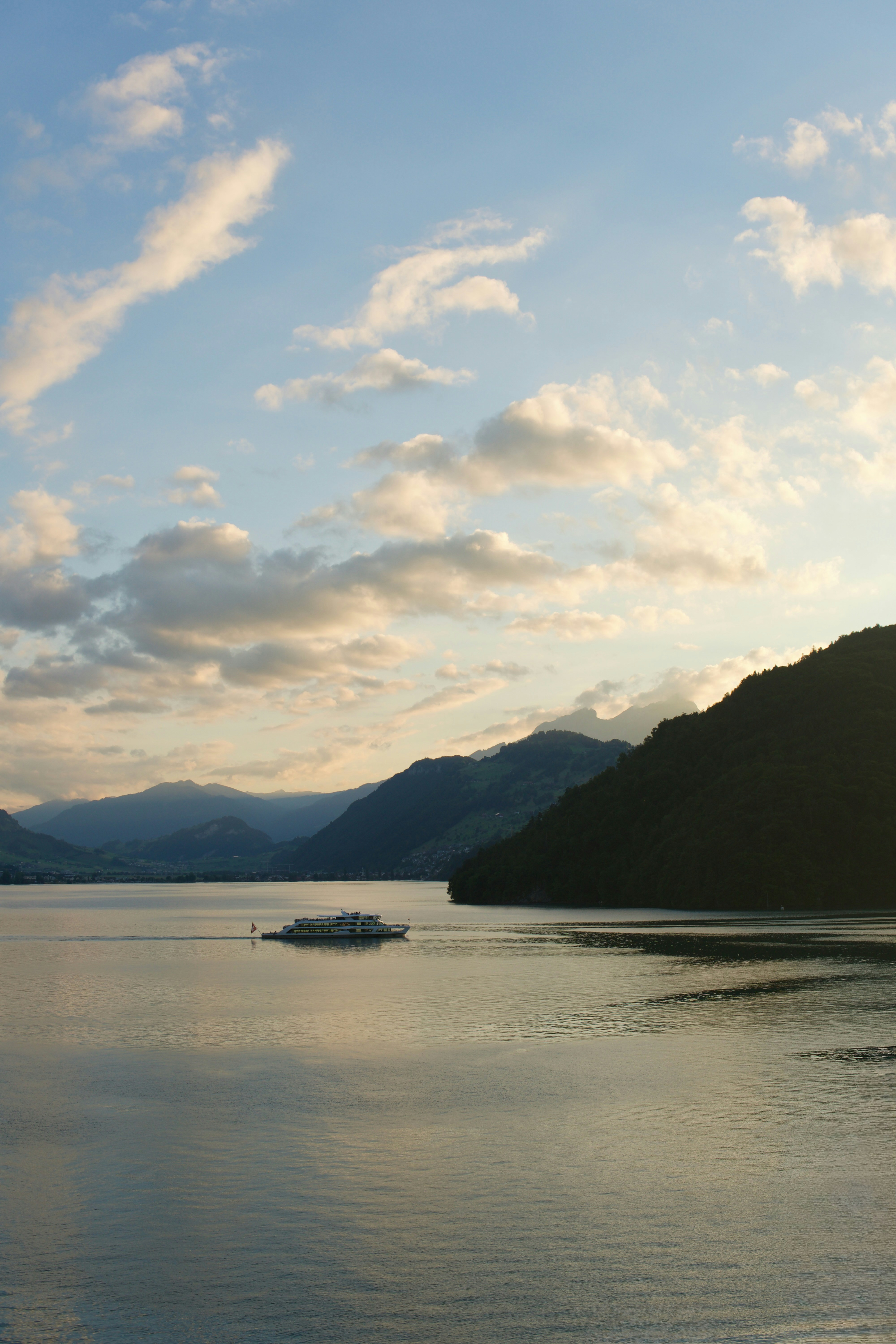 Photo by valcasanova_