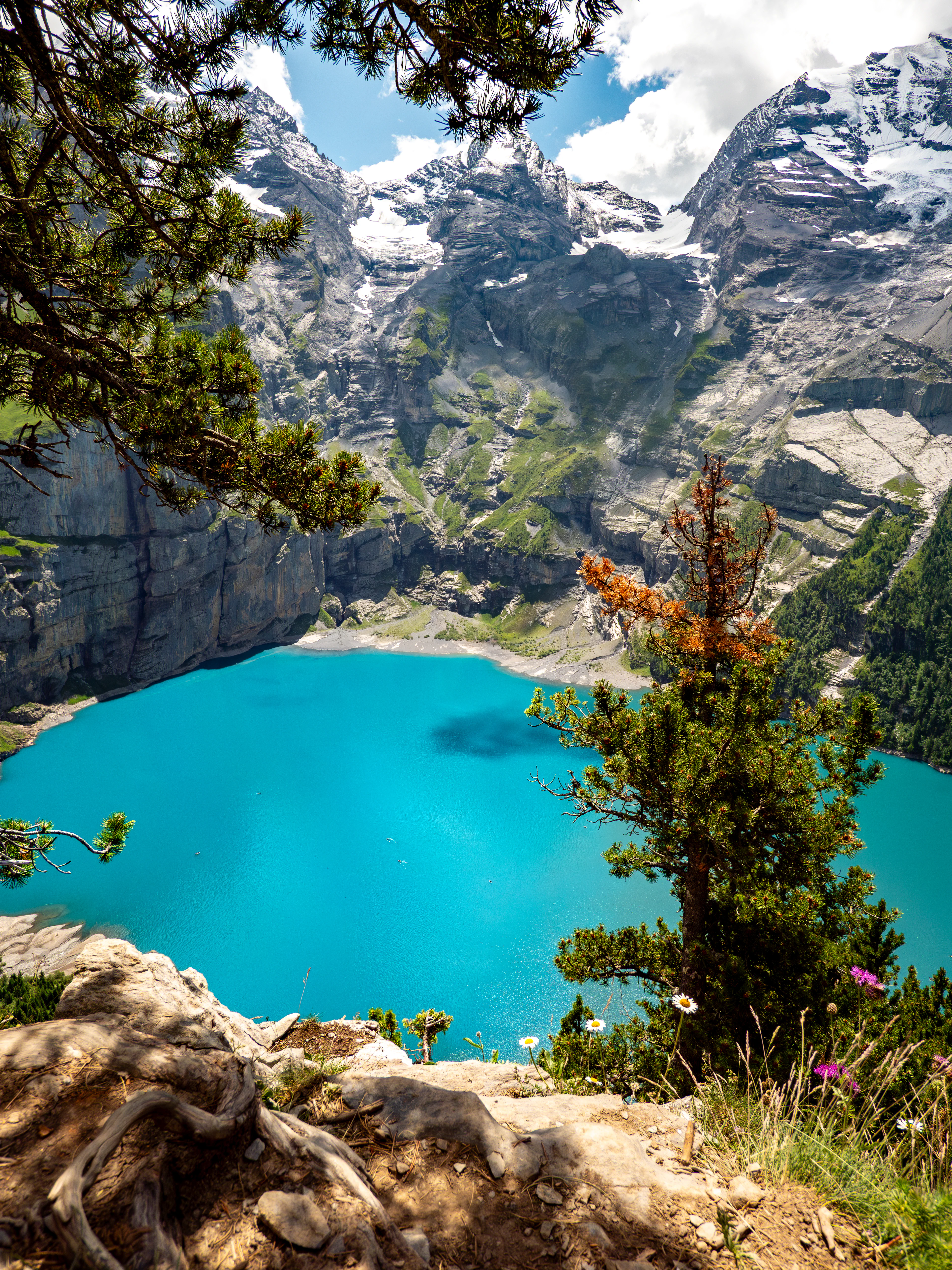 Turquoise Oeschinensee surrounded by towering mountains in the Swiss Alps