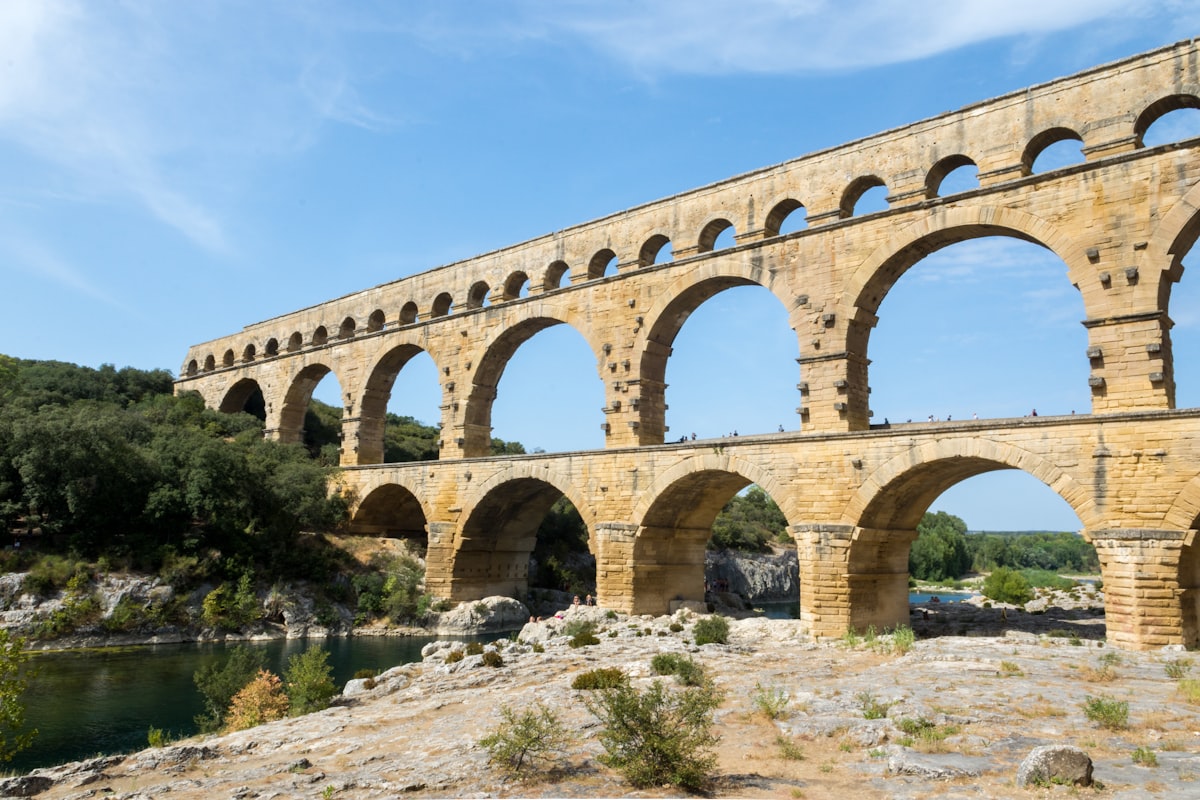 Akuaduk Romawi kuno Pont du Gard, bukti bahwa peradaban selalu dibangun di atas infrastruktur air