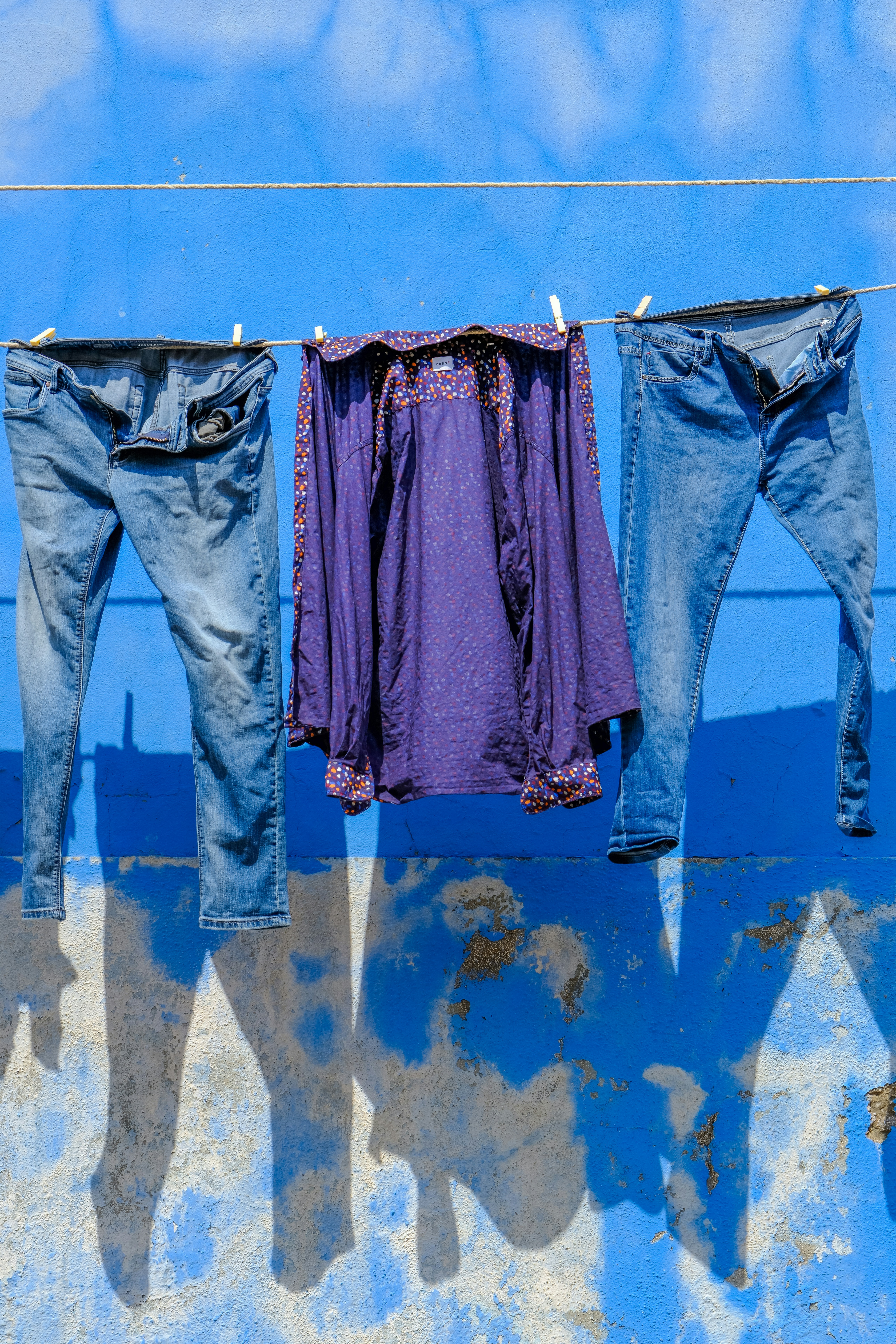 Diferentes tipos de pantalones largos adaptados a varios tipos de cuerpo de mujer