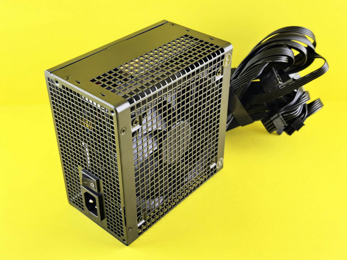 Компьютер не включается: как проверить блок питания ATX и что в нём ломается