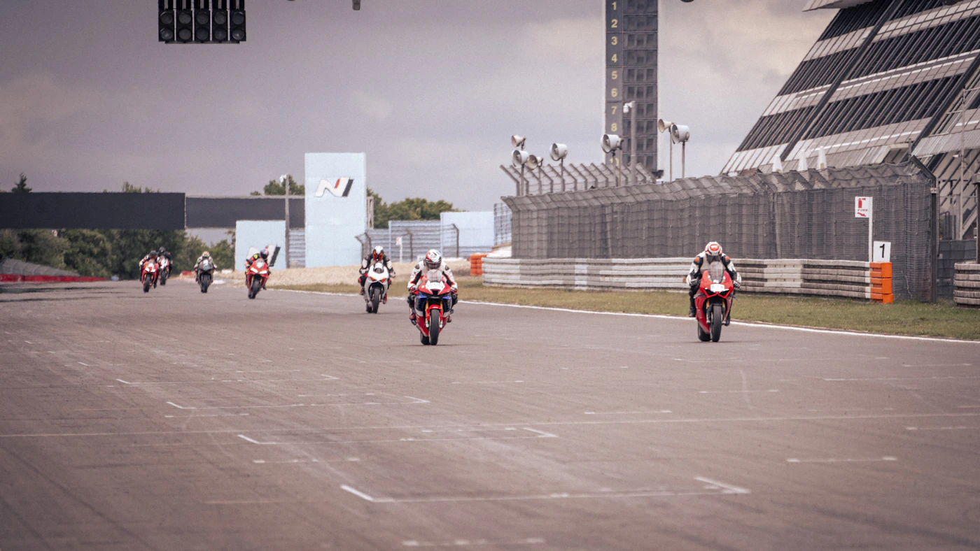 Martín cannot defend Misano by watching Márquez alone