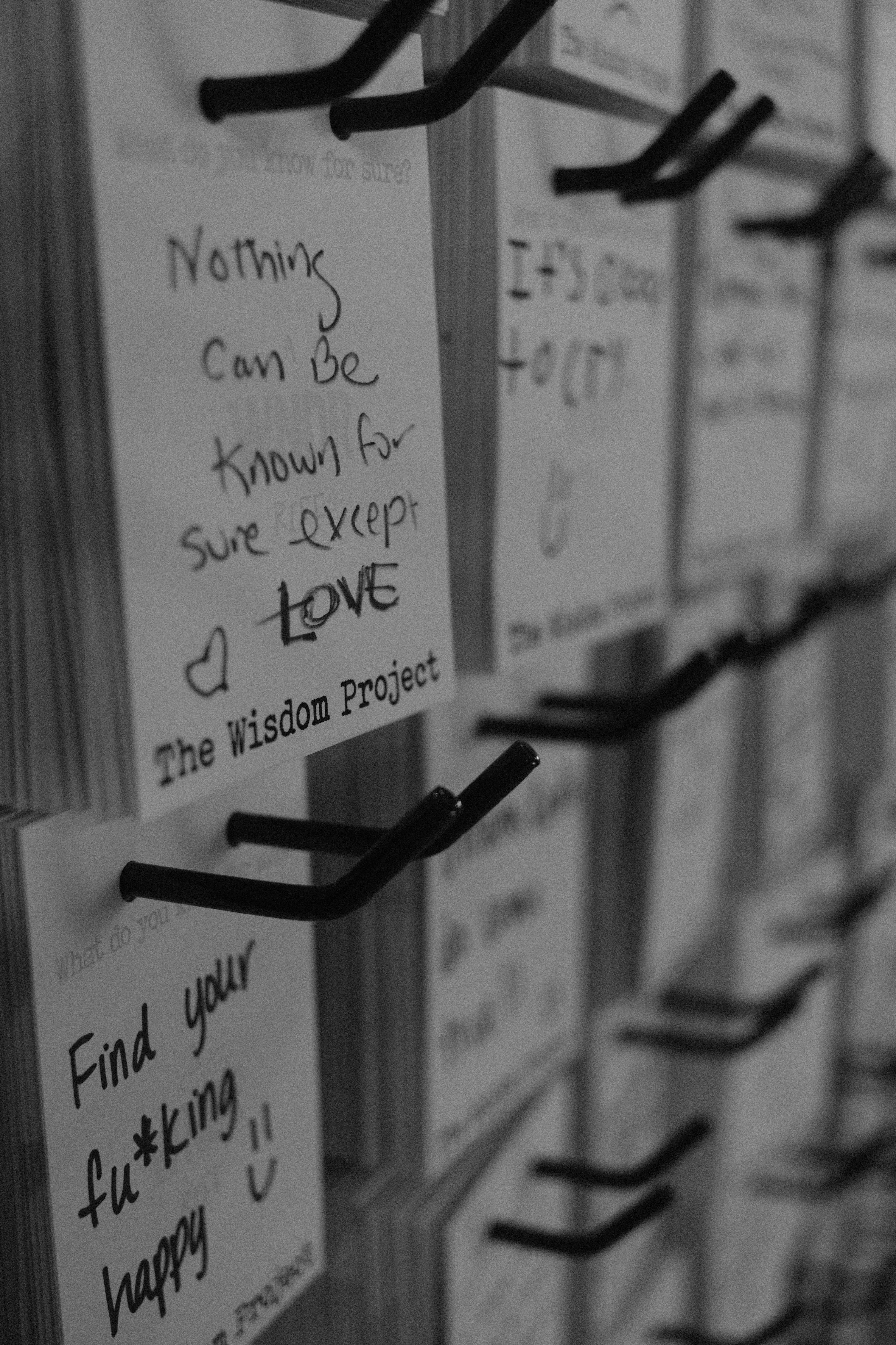 Words of wisdom are written on notecards.