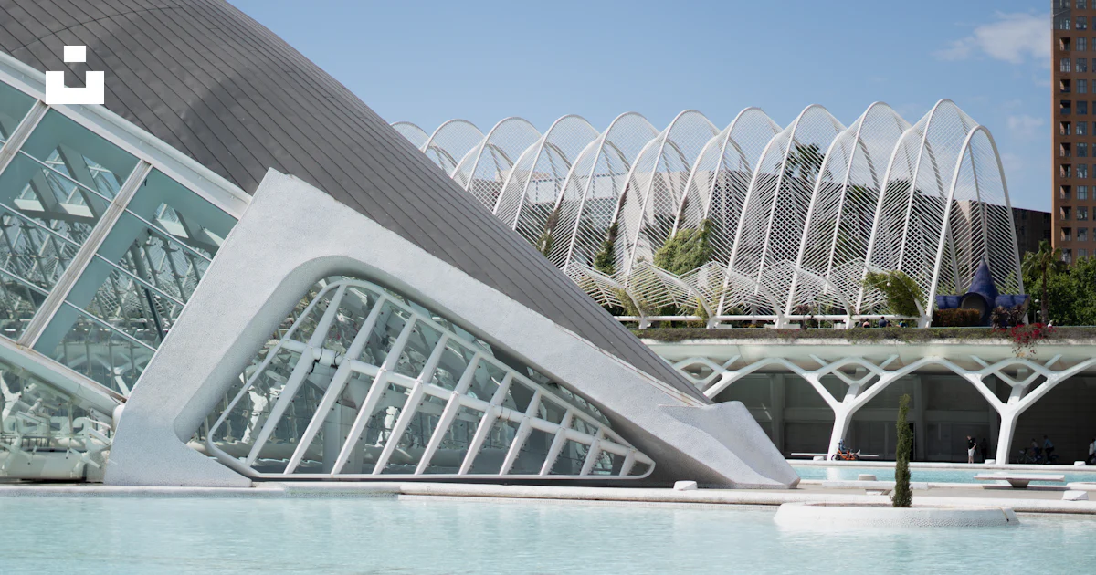 Un edificio moderno con una arquitectura única. foto – Imagen gratuita ...