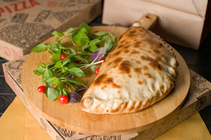 Calzone illustrativo, non riferito ai prodotti della pizzeria