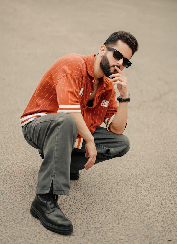 Warm tones: Camp-collar shirt, relaxed trousers