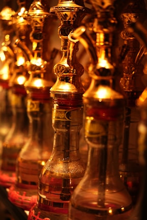 Golden hookahs are arranged in a row.