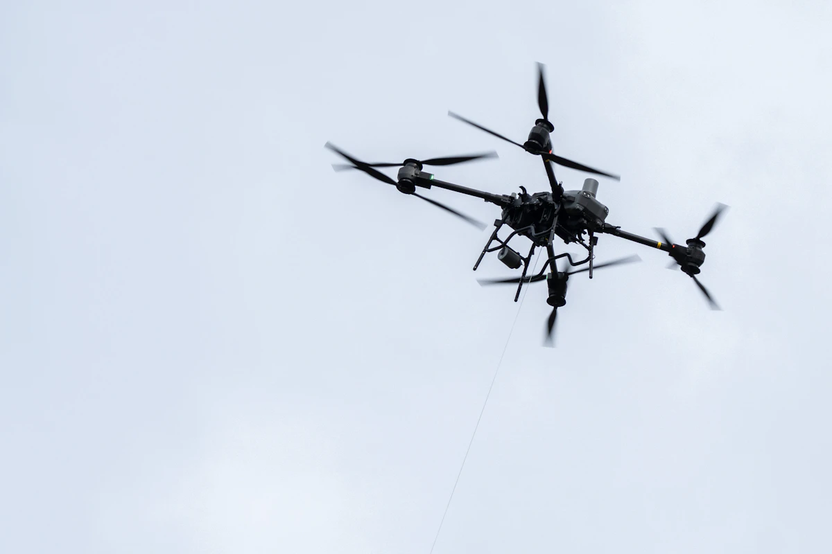 Drone d'inspection de toiture en vol, détection par drone couvreur Eure et Oise