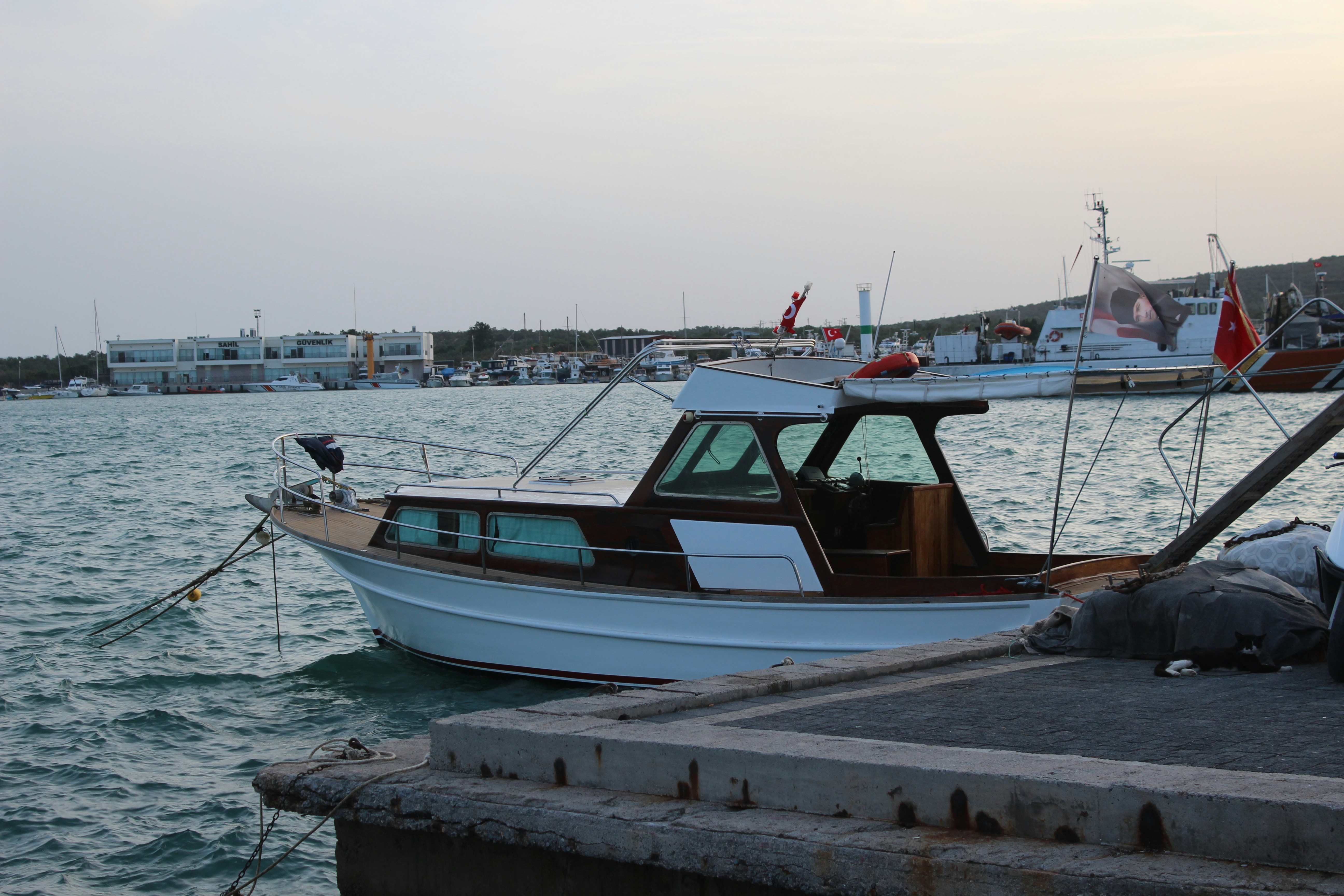 photo-1753807627830-7e9e0edf9a39?crop=entropy&cs=tinysrgb&fit=max&fm=jpg&ixid=M3w4NDI3ODN8MHwxfHNlYXJjaHw0fHxBRkFEJTNBJTIwQmFsJUM0JUIxa2VzaXIlMjdkZSUyMDMwJTIwc2FuaXllJTIwYXJheWxhfGVufDB8MHx8fDE3NjU1NDU2MTF8MA&ixlib=rb-4.1.0&q=80&w=1080