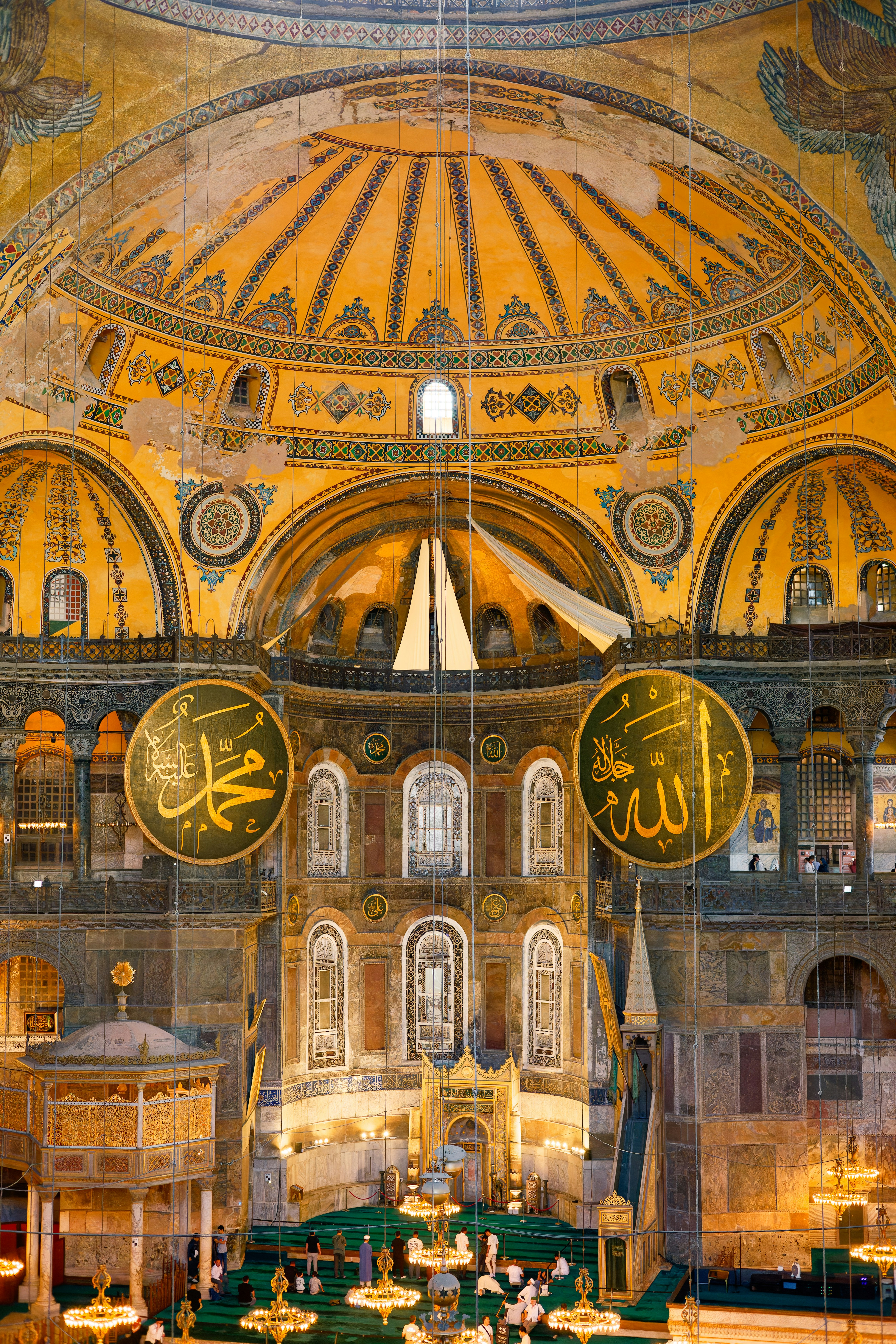 Im Inneren der Hagia Sophia Moschee in Istanbul.