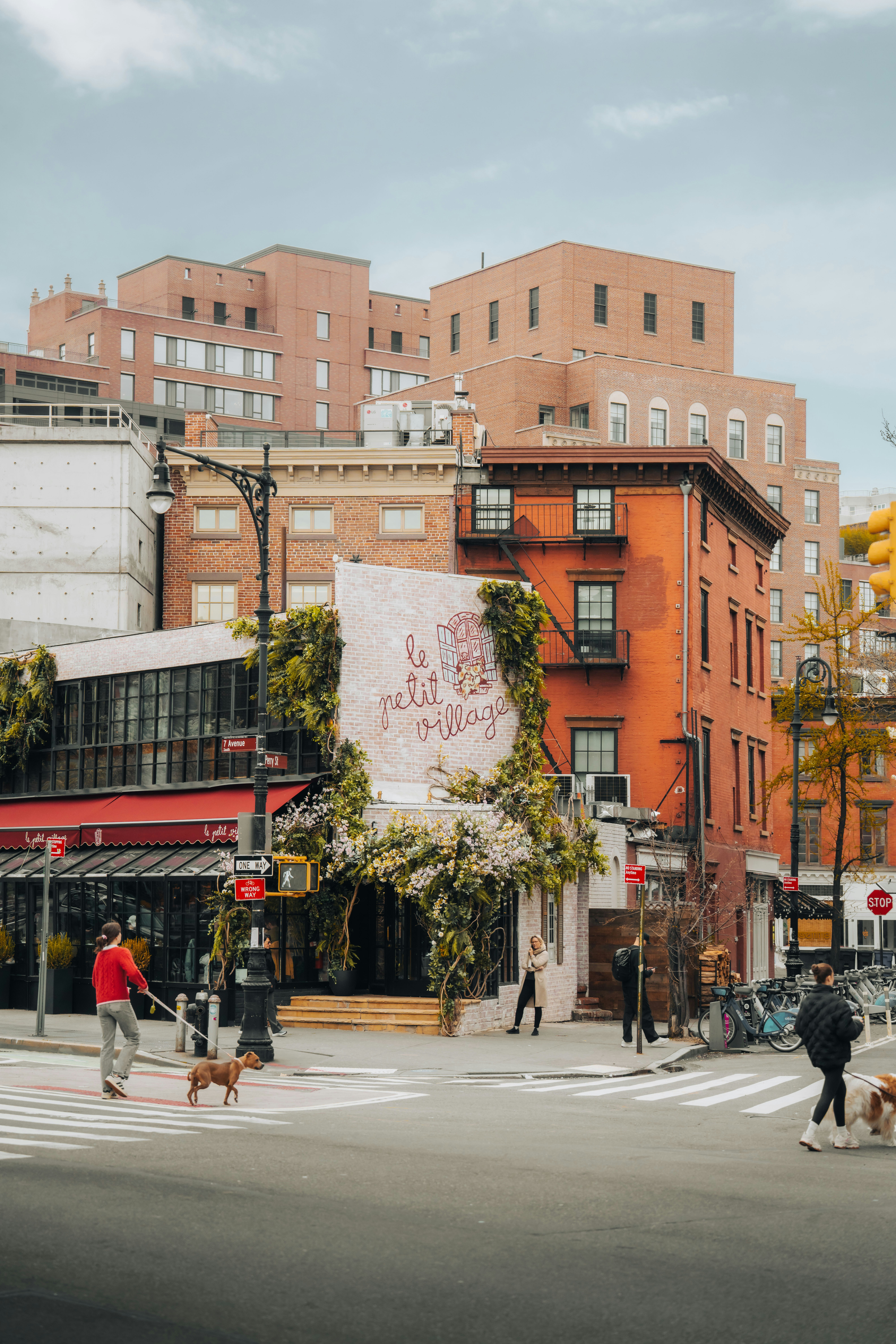 Neighborhood corner hi-res stock photography and images - Alamy, image size:3000x4500