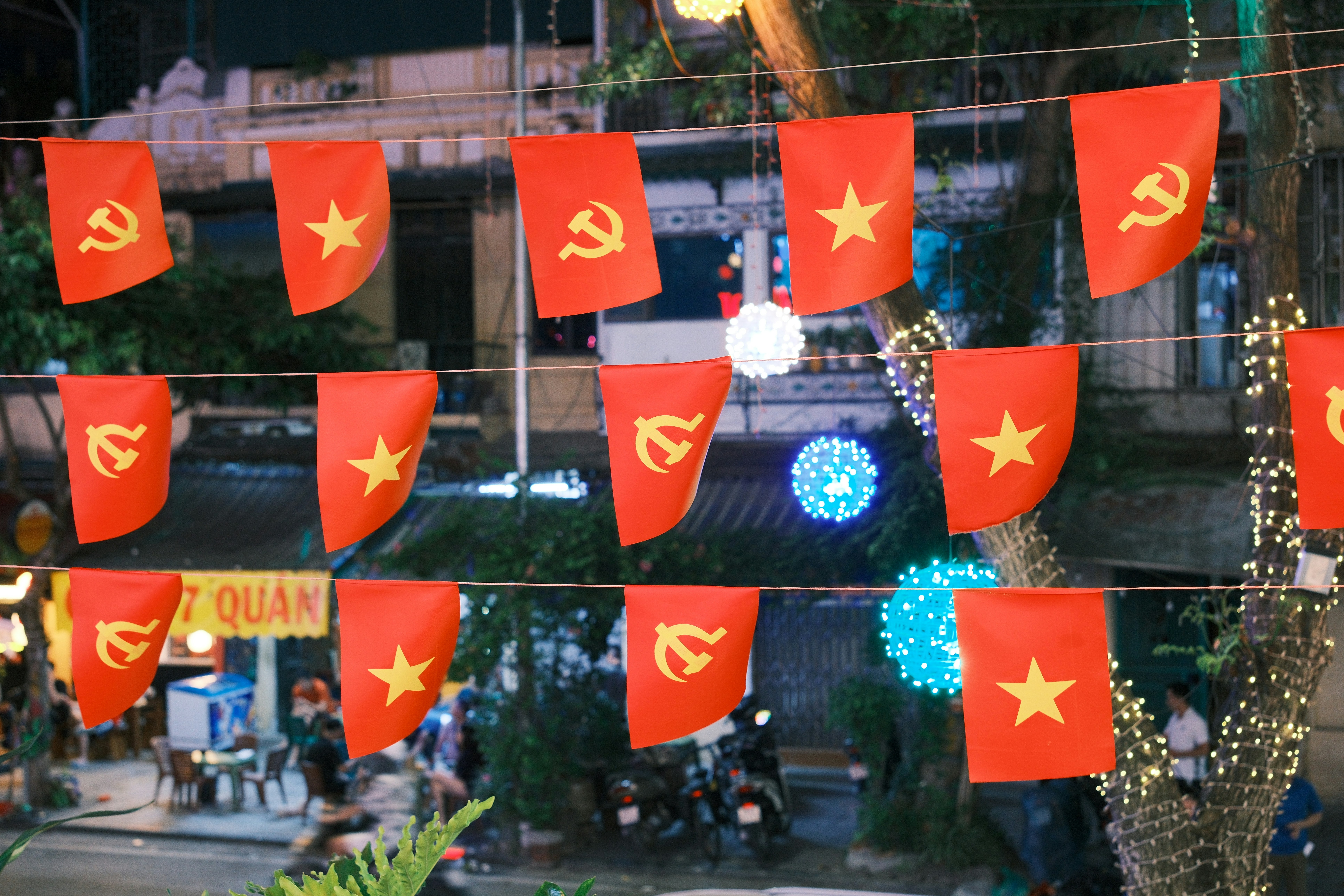 Striscione Di Compleanno Con Stelle E Ciondoli: Modello Canva - Foto 3