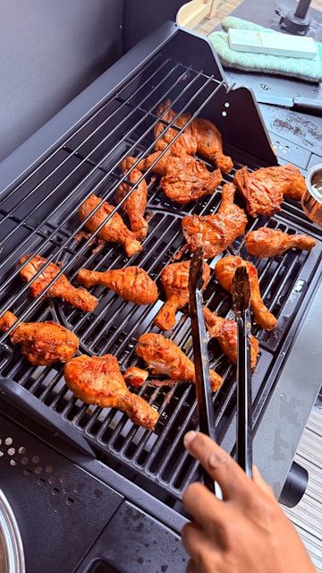 Grilled chicken drumsticks are being cooked.