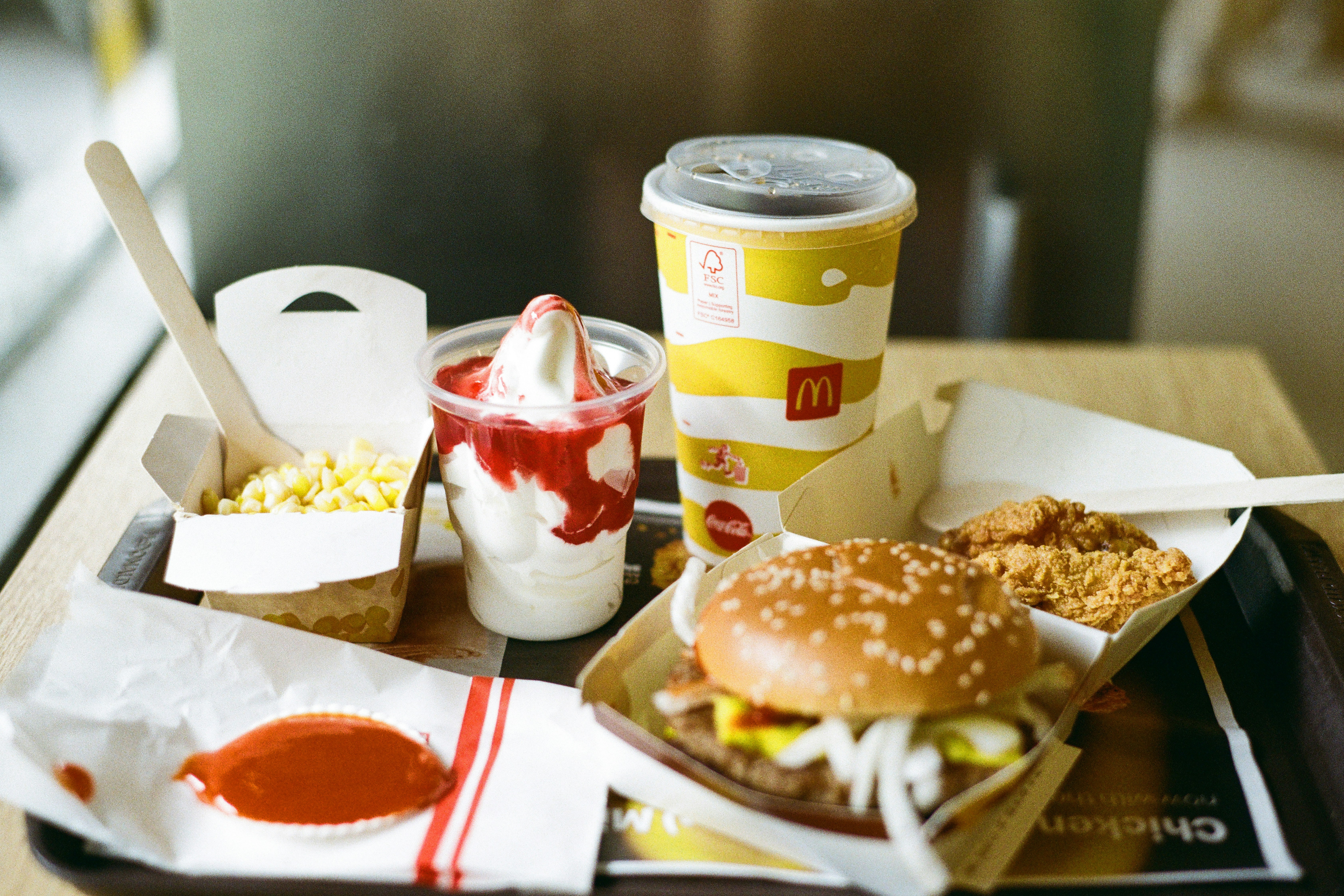Mcdonald's meal featuring a burger and more. photo – Free Food Image on  Unsplash, image size:3000x2000